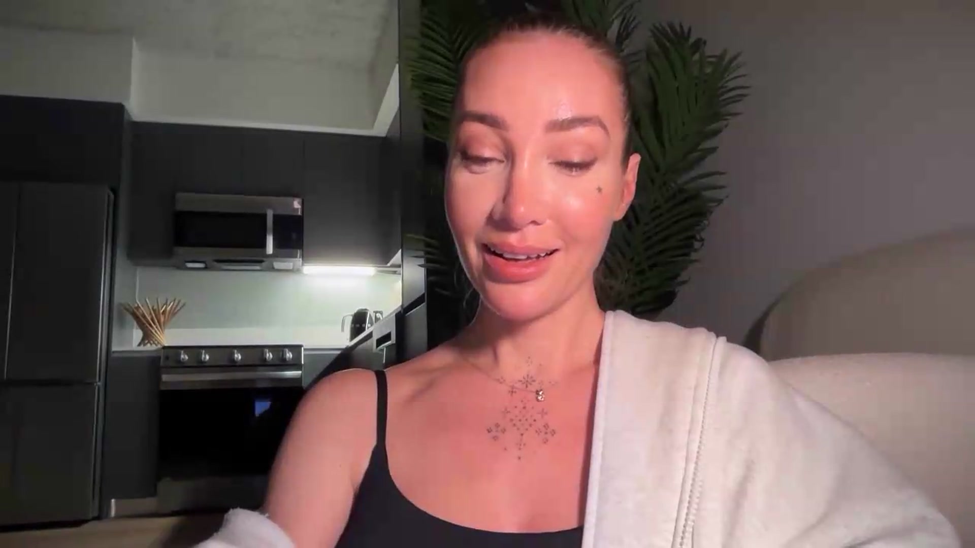 Gallery image thumbnail from Jevoryn's myfreecams stream on, 08/19/2026, 02:05 image 8 of 20
