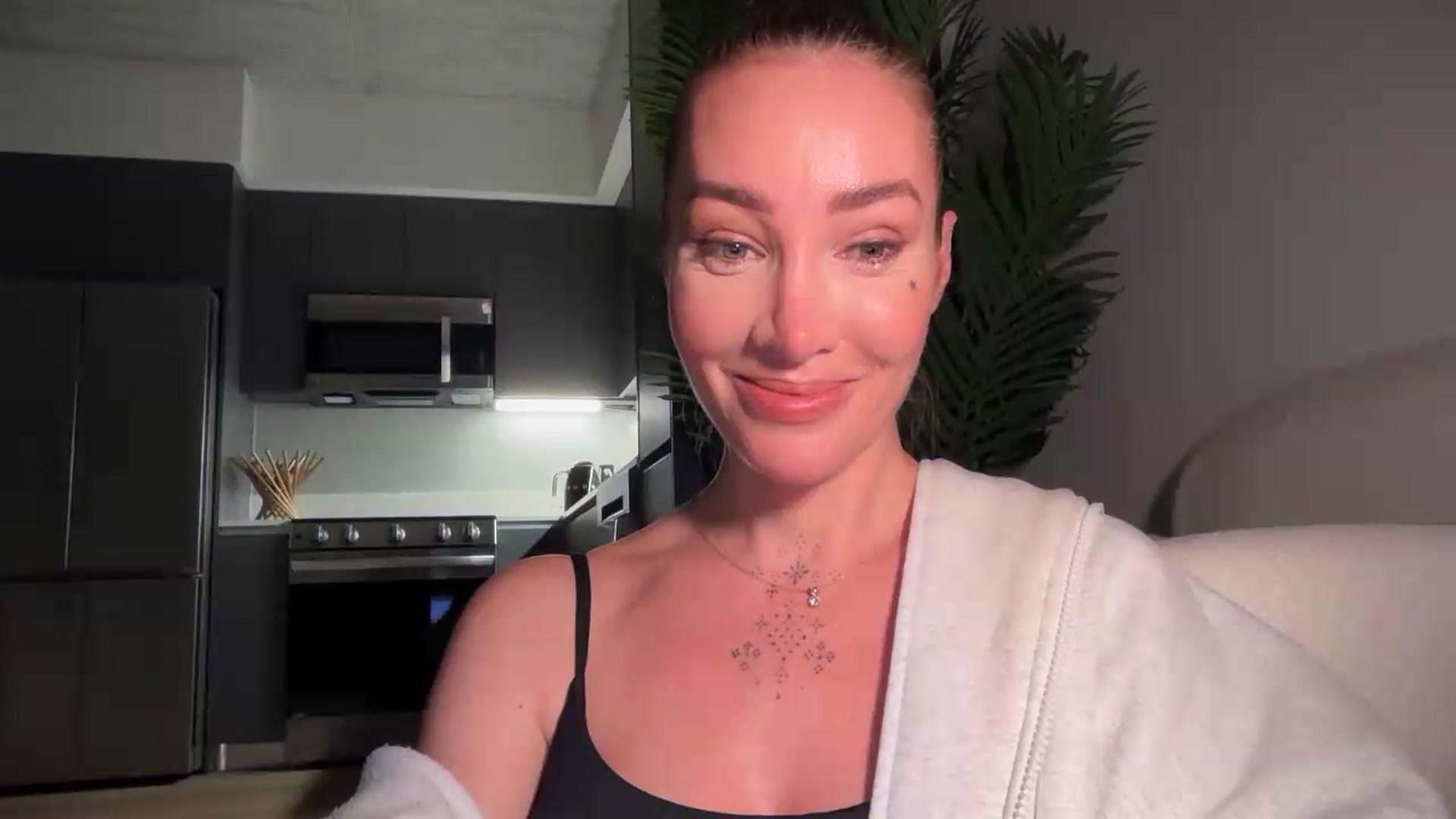 Gallery image thumbnail from Jevoryn's myfreecams stream on, 08/19/2026, 02:05 image 7 of 20