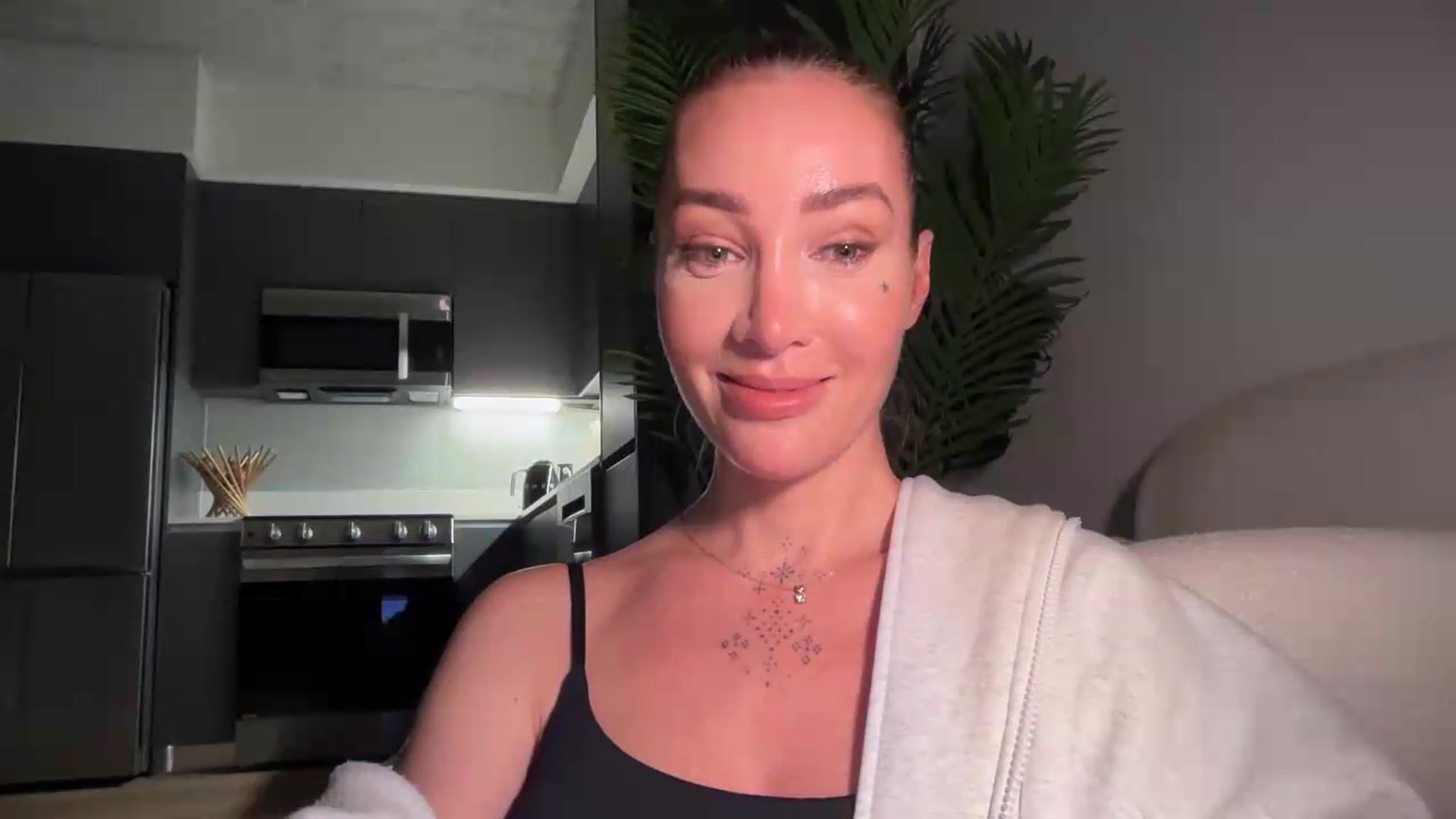 Gallery image thumbnail from Jevoryn's myfreecams stream on, 08/19/2026, 02:05 image 11 of 20