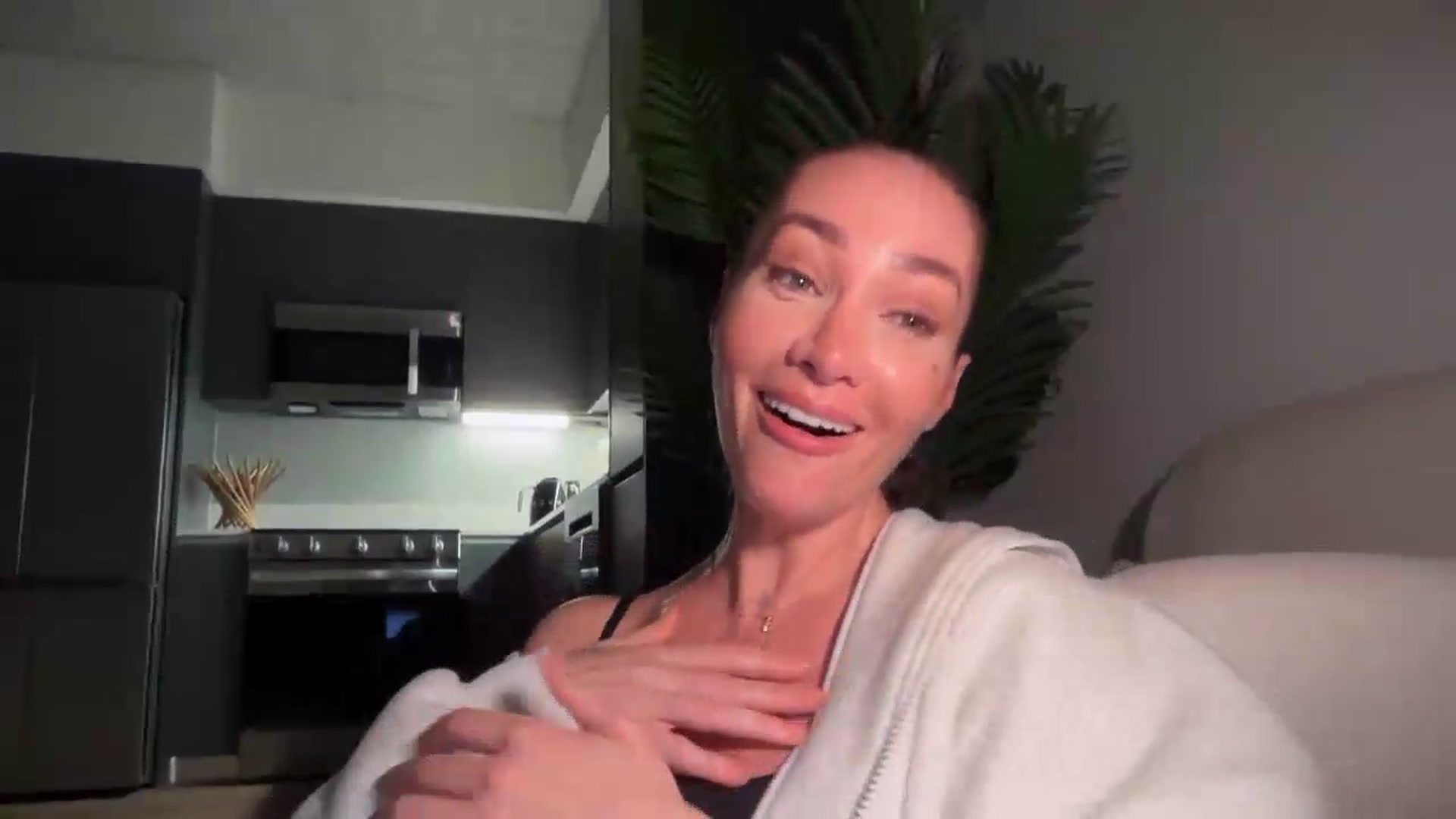 Gallery image thumbnail from Jevoryn's myfreecams stream on, 08/19/2026, 02:05 image 15 of 20