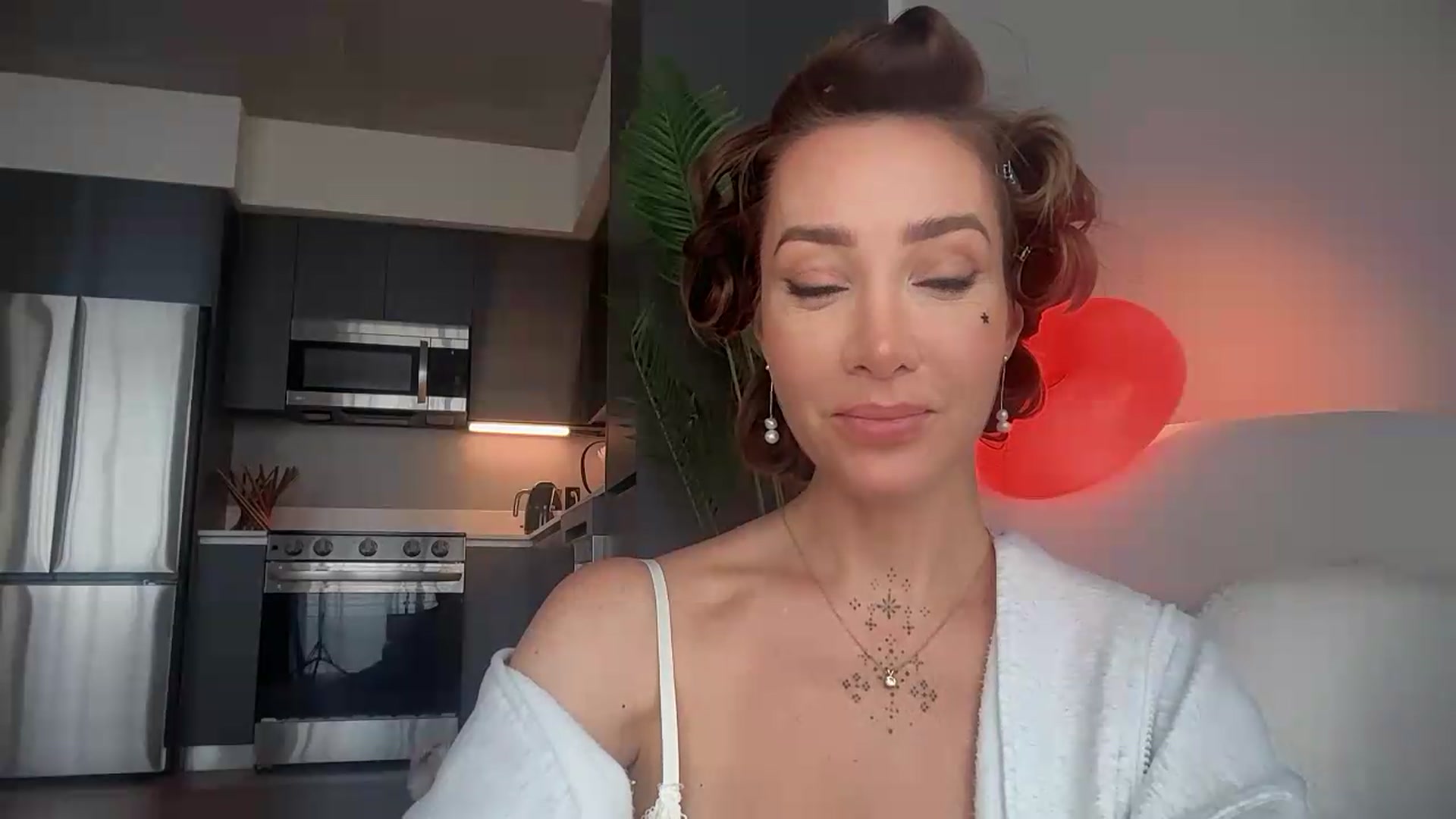 Gallery image thumbnail from Jevoryn's myfreecams stream on, 08/24/2026, 19:17 image 6 of 20
