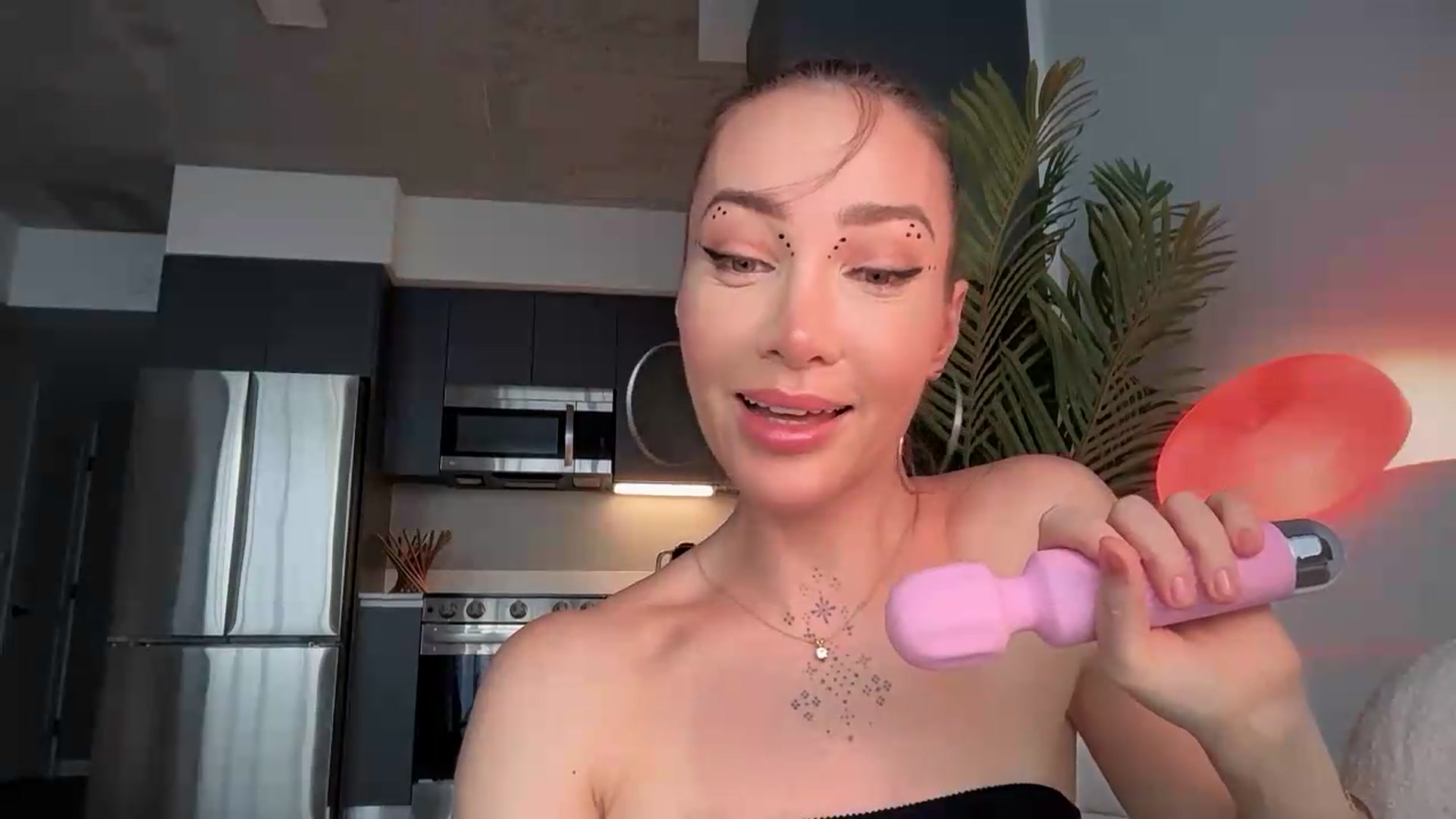 Gallery image thumbnail from Jevoryn's myfreecams stream on, 08/25/2026, 22:39 image 14 of 20