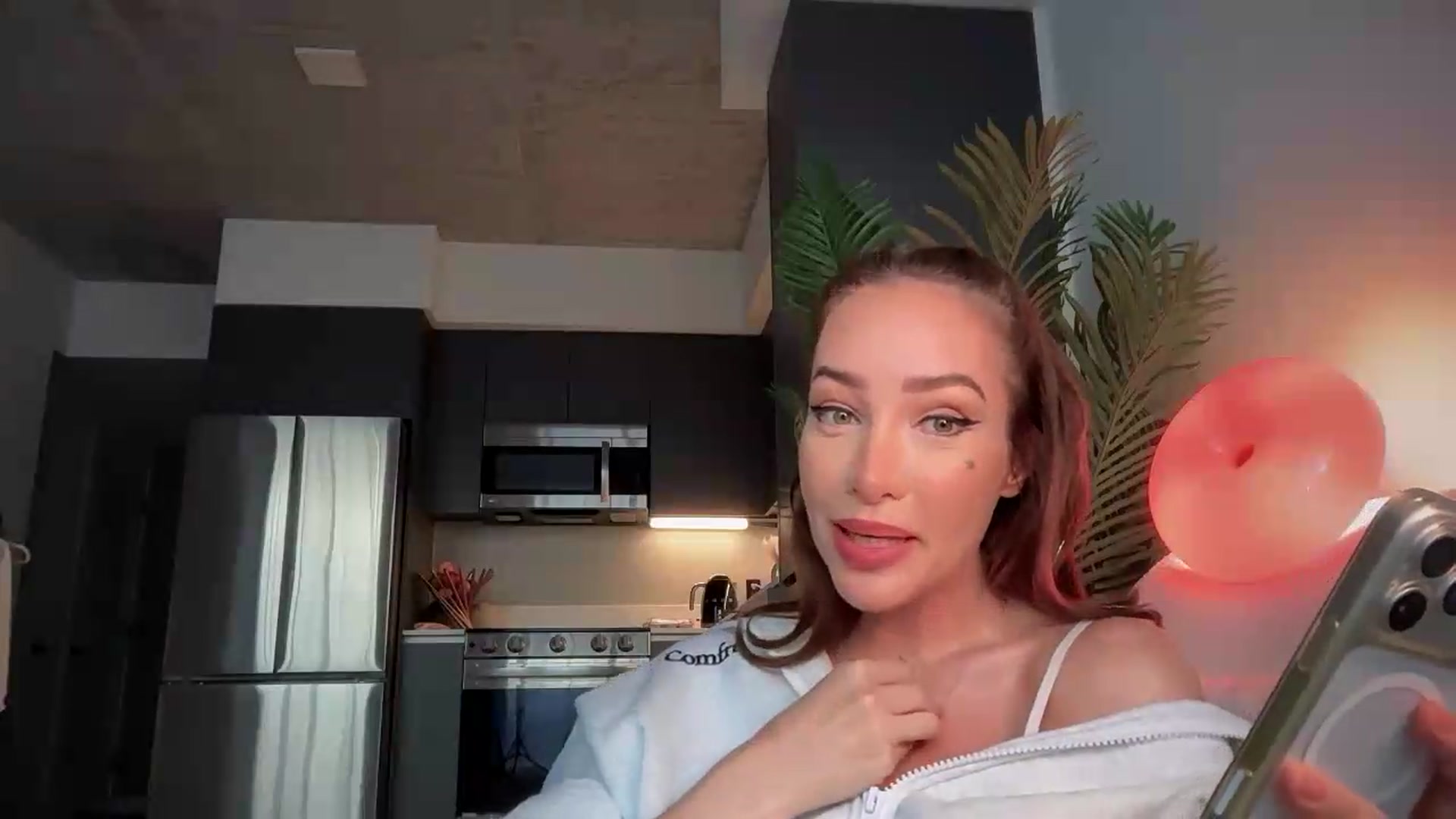 Gallery image thumbnail from Jevoryn's myfreecams stream on, 08/28/2026, 23:49 image 5 of 20