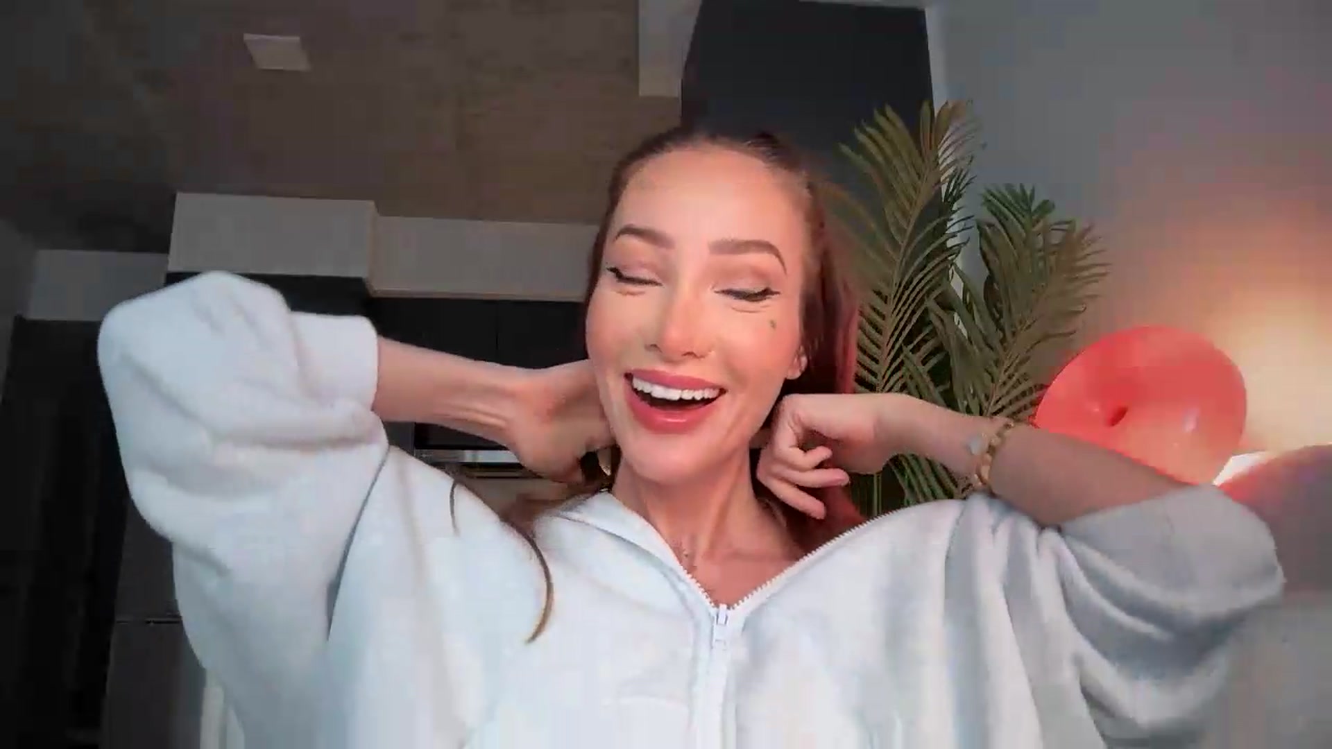 Gallery image thumbnail from Jevoryn's myfreecams stream on, 08/28/2026, 23:49 image 2 of 20