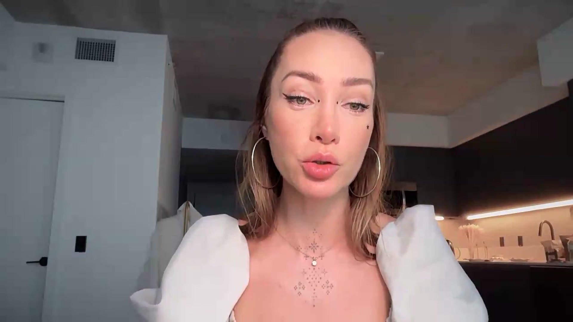 Gallery image thumbnail from Jevoryn's myfreecams stream on, 09/03/2026, 20:07 image 3 of 20