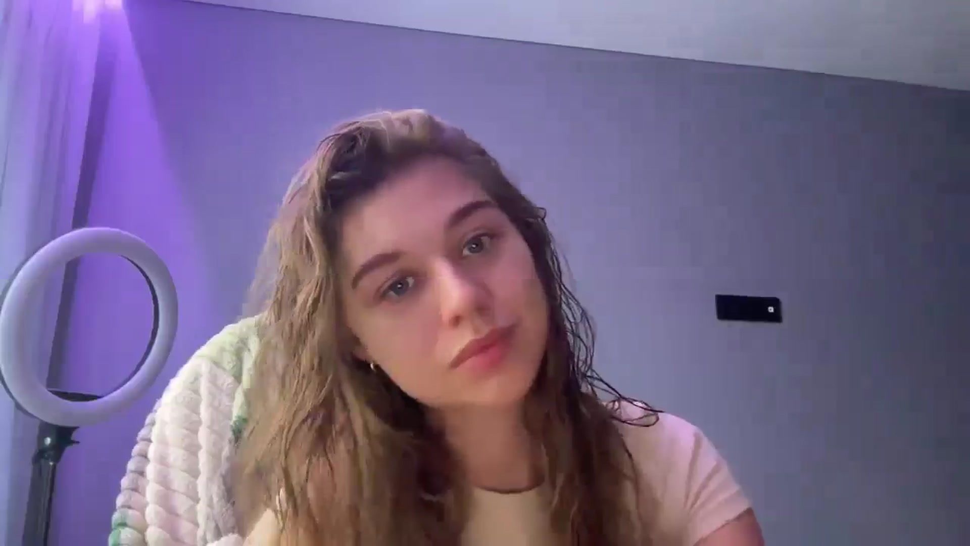 Gallery image thumbnail from JewelReigns's myfreecams stream on, 10/12/2025, 13:22 image 10 of 20