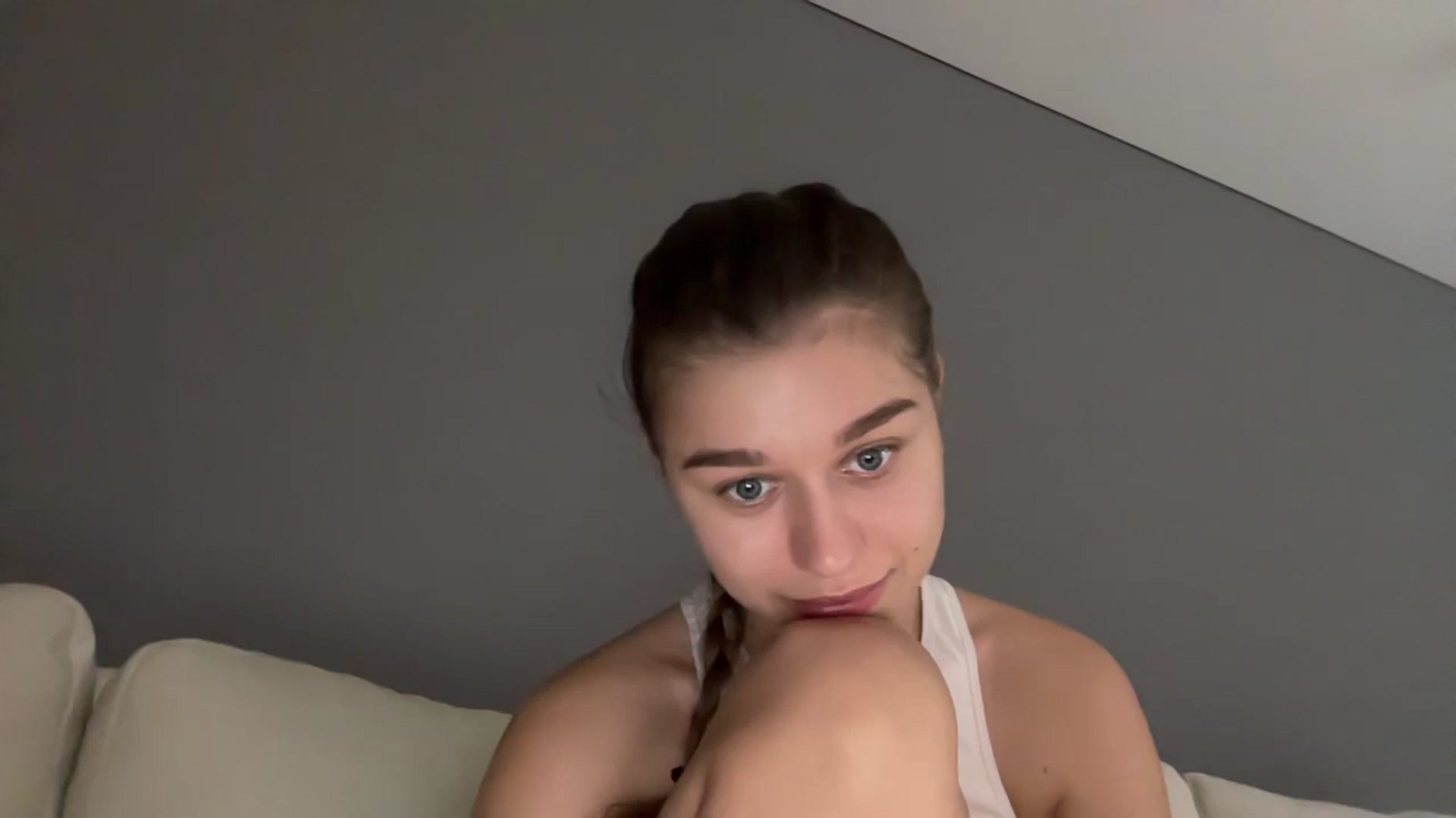 Gallery image thumbnail from JewelReigns's myfreecams stream on, 10/24/2025, 19:46 image 17 of 20