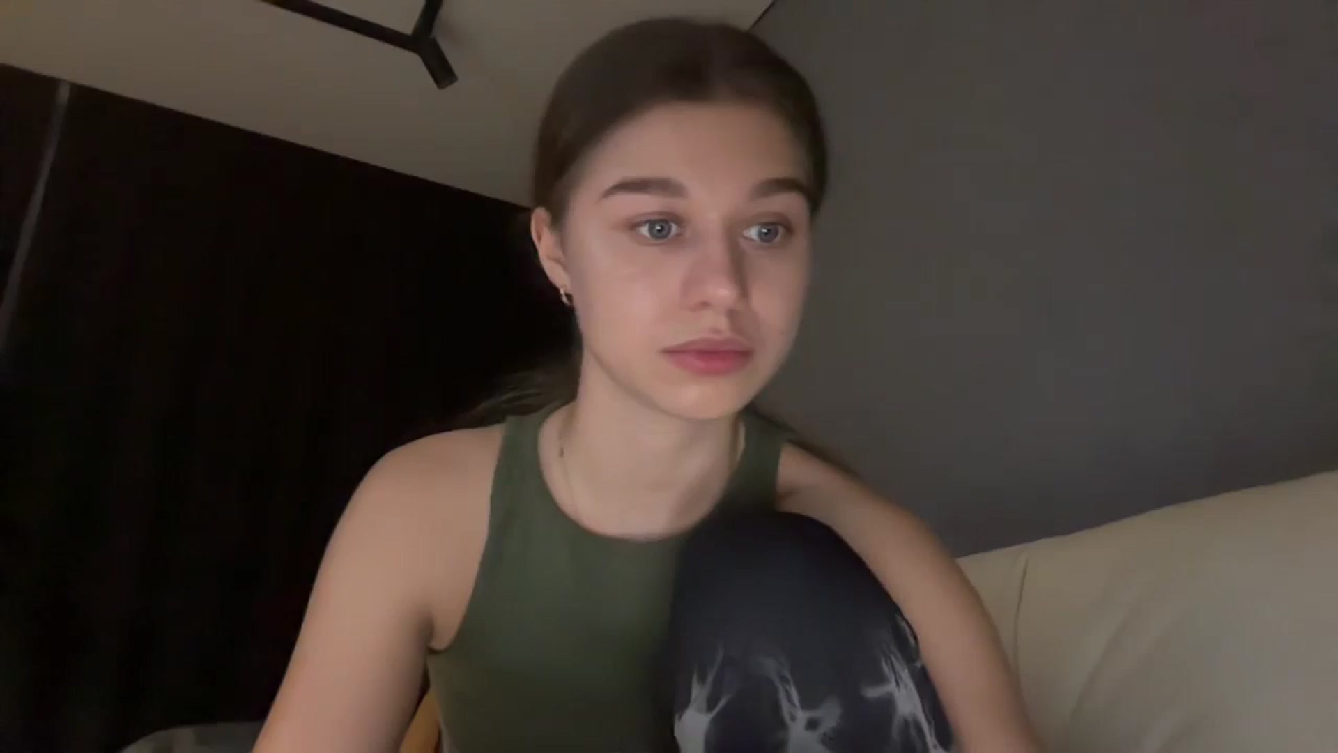 Gallery image thumbnail from JewelReigns's myfreecams stream on, 10/26/2025, 20:10 image 16 of 20
