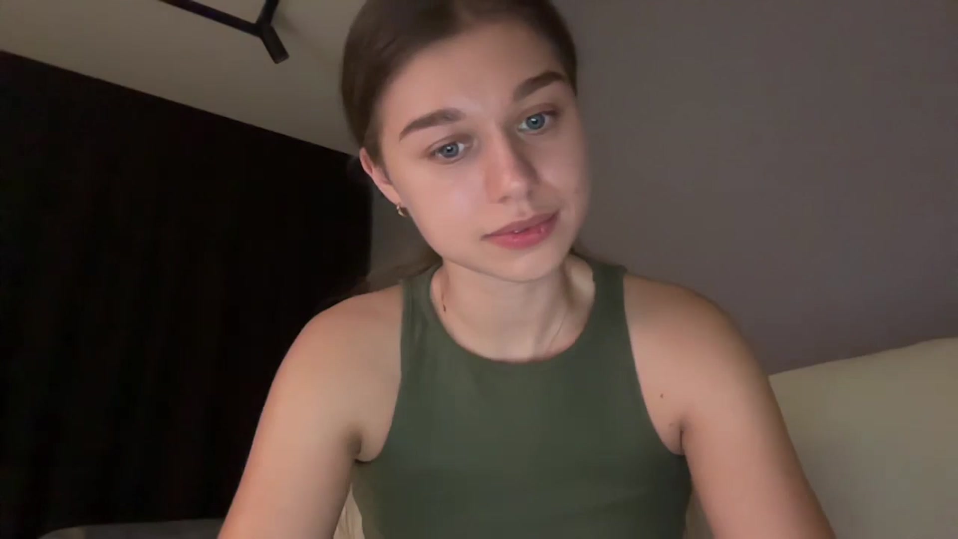 Gallery image thumbnail from JewelReigns's myfreecams stream on, 10/26/2025, 20:10 image 5 of 20