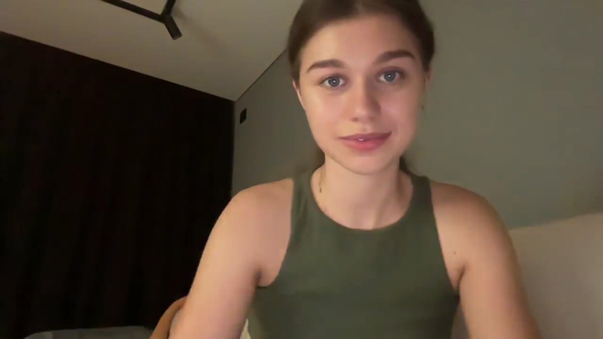 Gallery image thumbnail from JewelReigns's myfreecams stream on, 10/26/2025, 20:10 image 8 of 20