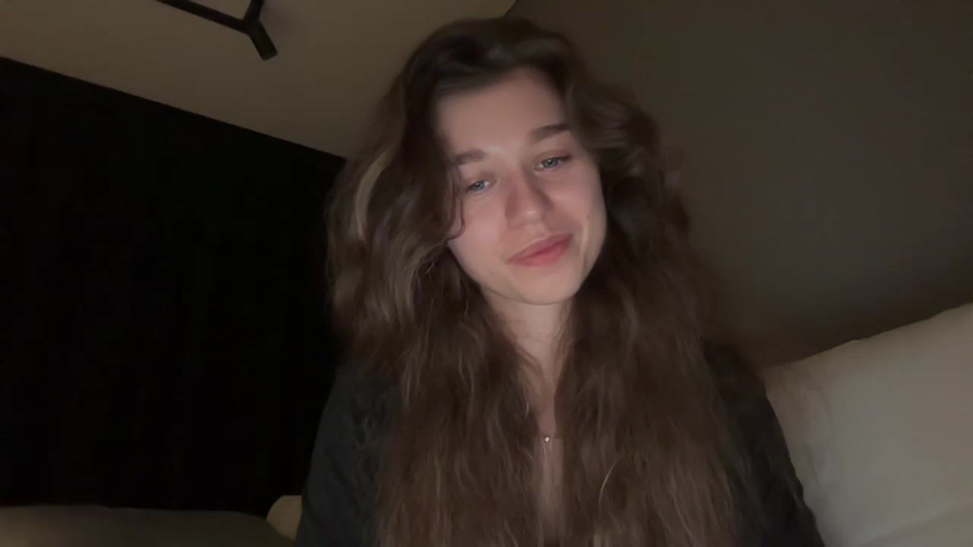 Gallery image thumbnail from JewelReigns's myfreecams stream on, 11/06/2025, 18:29 image 17 of 20