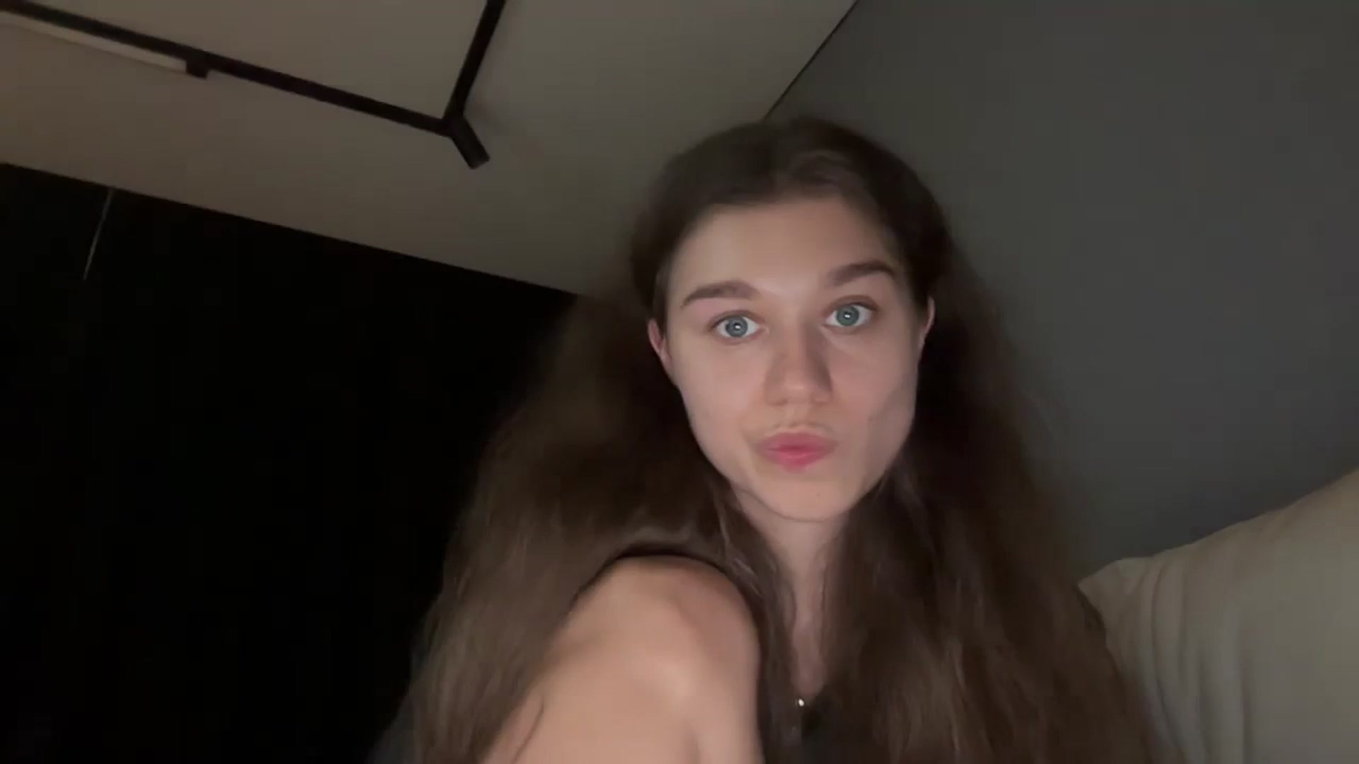 Gallery image thumbnail from JewelReigns's myfreecams stream on, 11/10/2025, 21:43 image 15 of 20