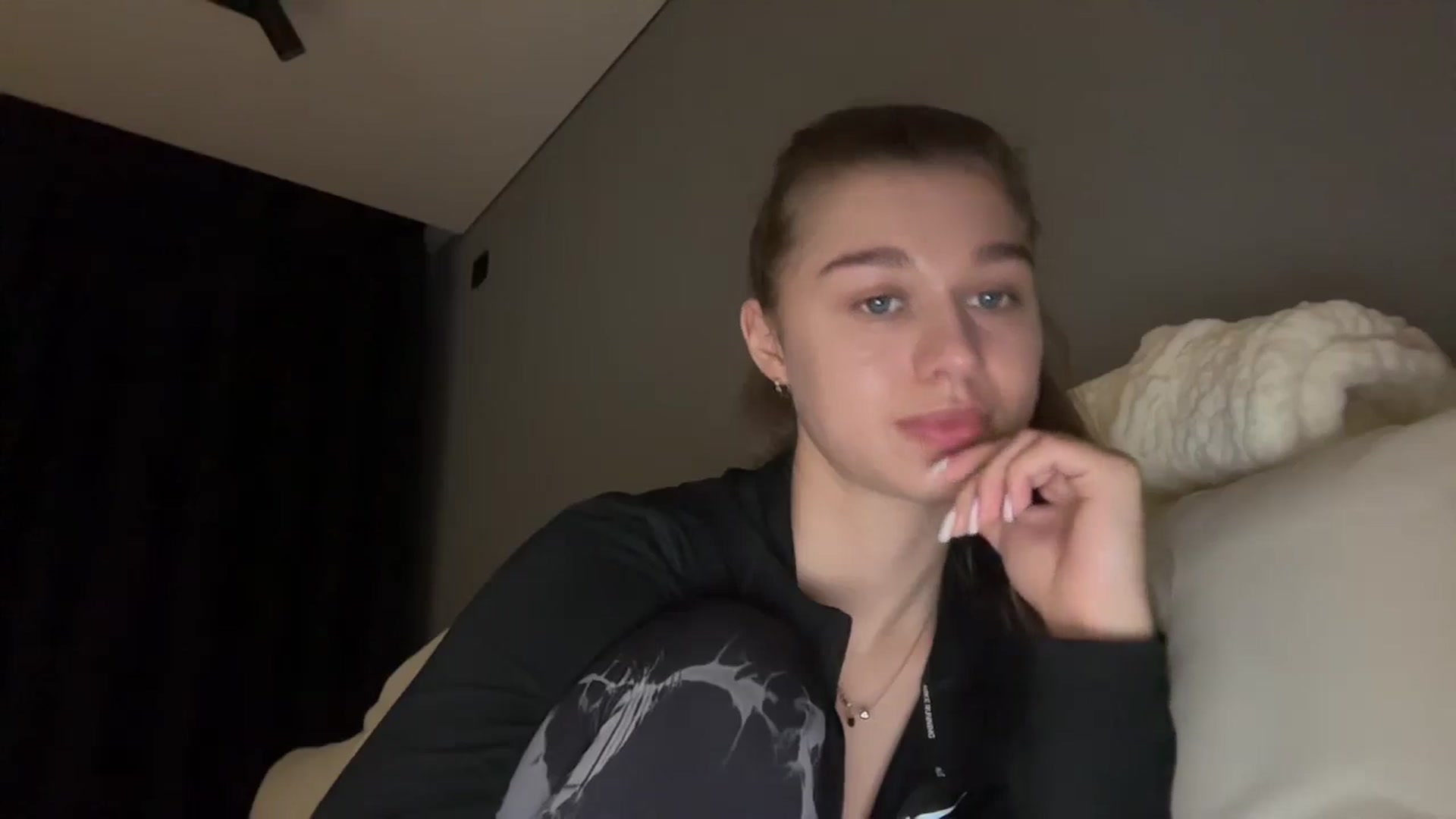 Gallery image thumbnail from JewelReigns's myfreecams stream on, 11/16/2025, 17:19 image 7 of 20