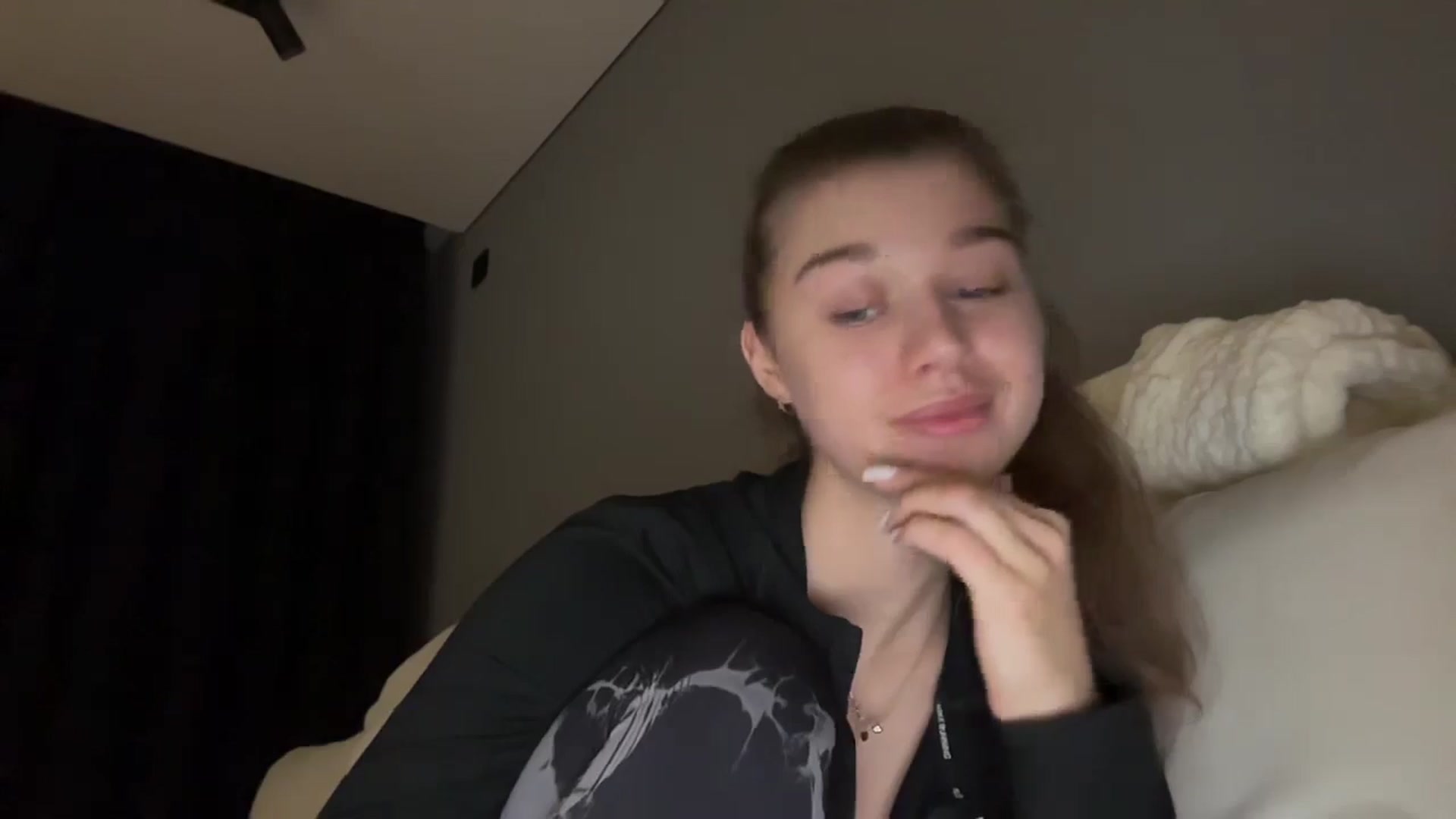 Gallery image thumbnail from JewelReigns's myfreecams stream on, 11/16/2025, 17:19 image 17 of 20