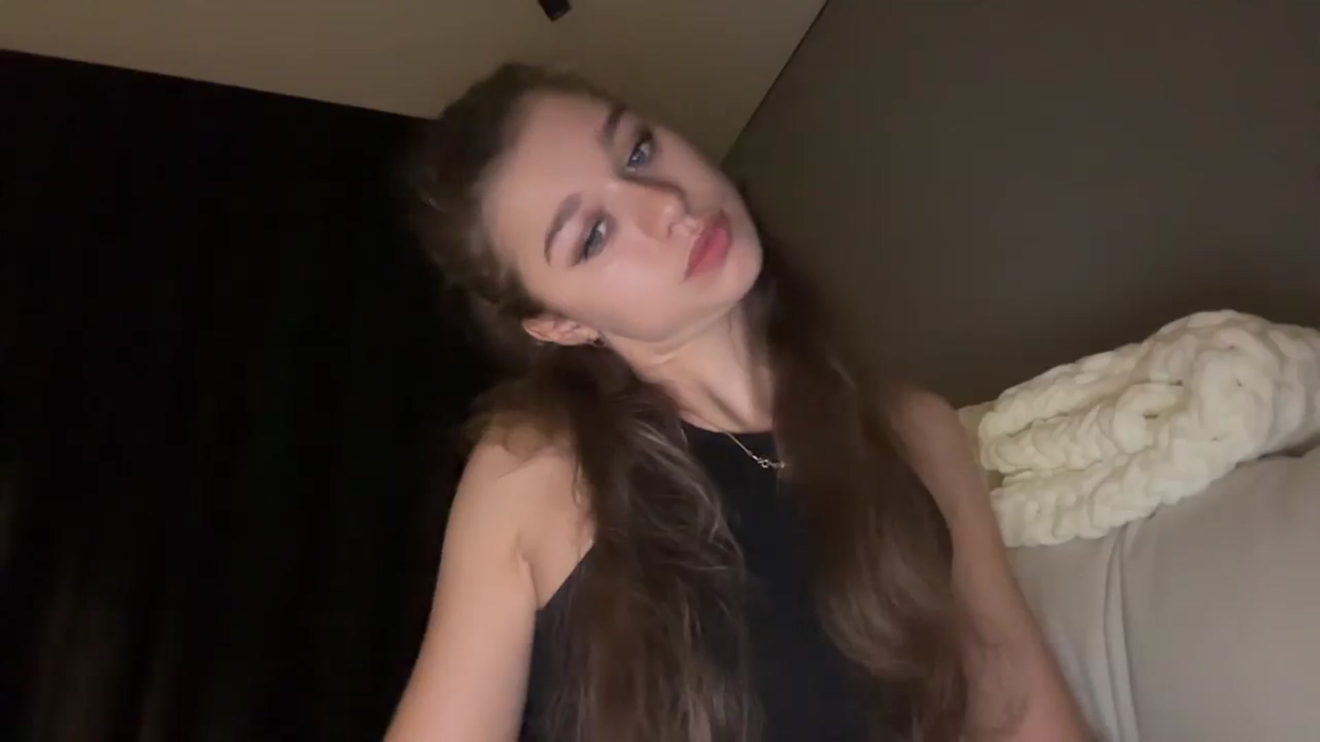 Gallery image thumbnail from JewelReigns's myfreecams stream on, 11/17/2025, 22:49 image 17 of 20