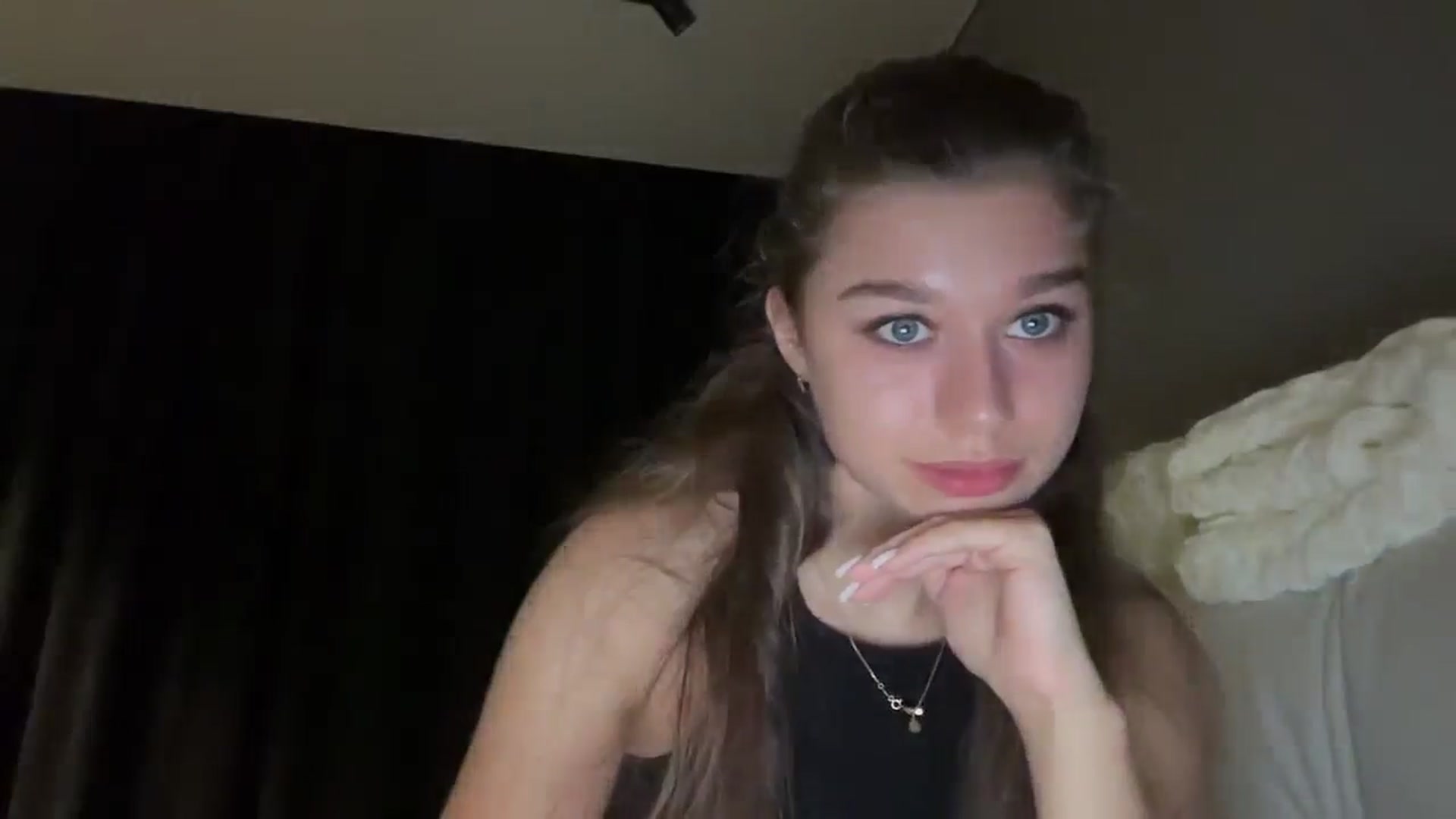 Gallery image thumbnail from JewelReigns's myfreecams stream on, 11/17/2025, 22:49 image 4 of 20