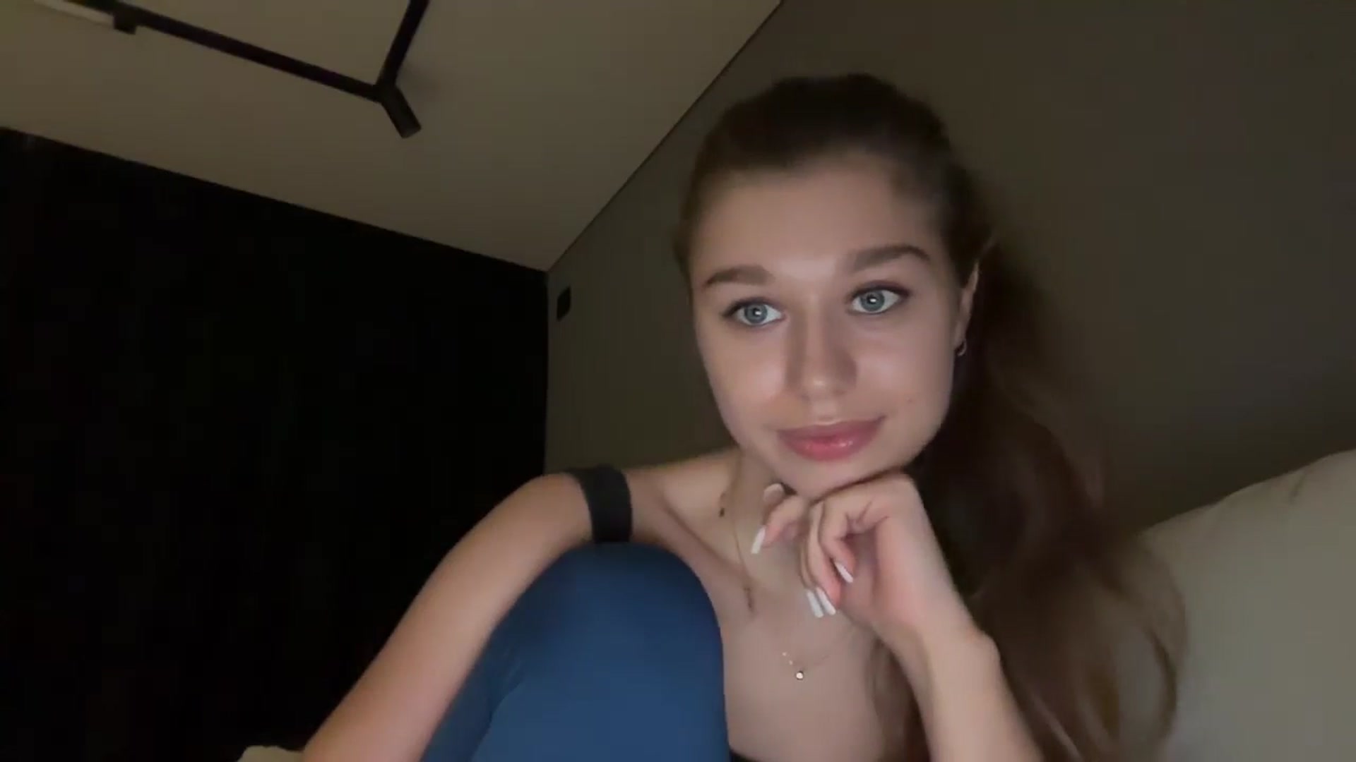 Gallery image thumbnail from JewelReigns's myfreecams stream on, 11/20/2025, 18:38 image 14 of 20