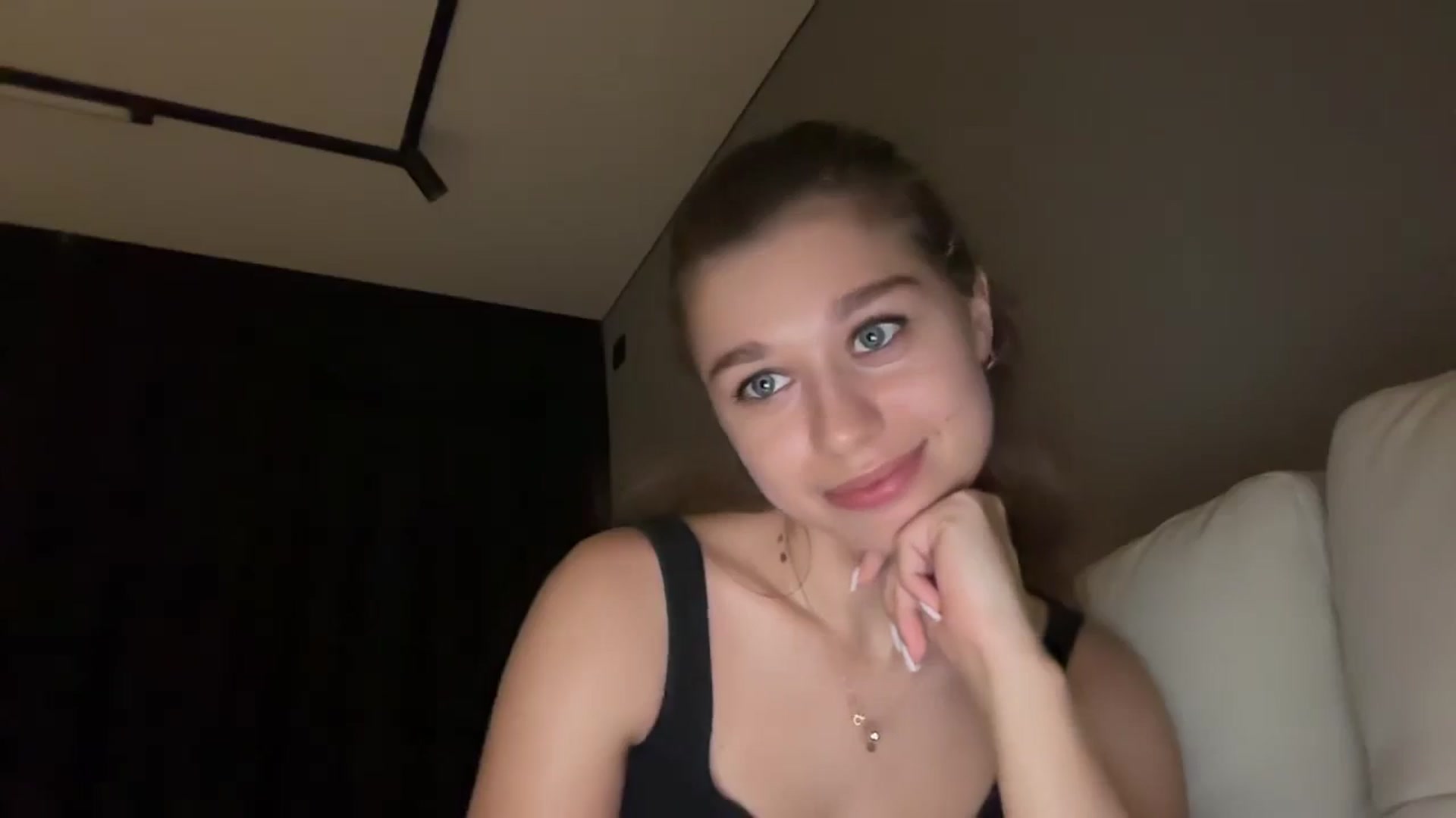 Gallery image thumbnail from JewelReigns's myfreecams stream on, 11/20/2025, 19:37 image 12 of 20