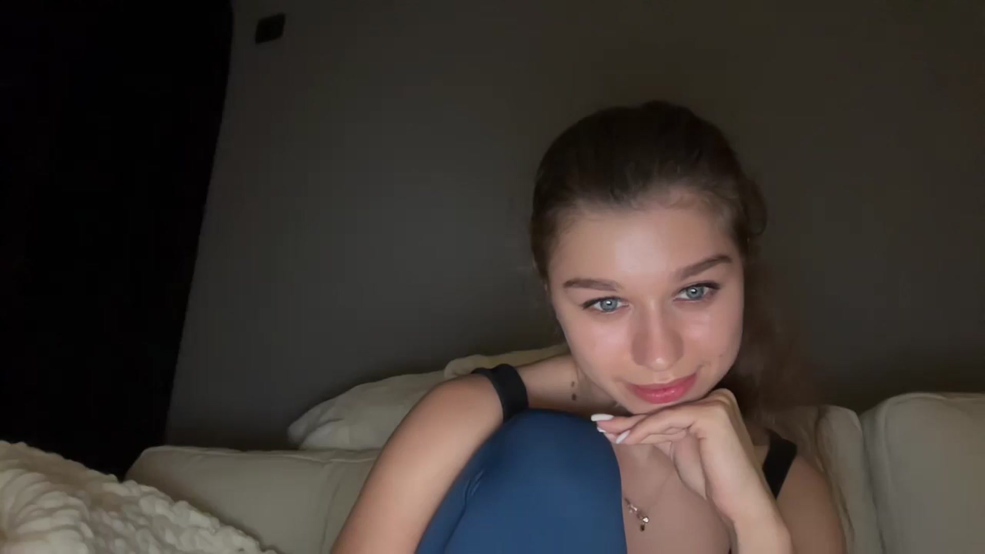 Gallery image thumbnail from JewelReigns's myfreecams stream on, 11/20/2025, 22:41 image 13 of 20
