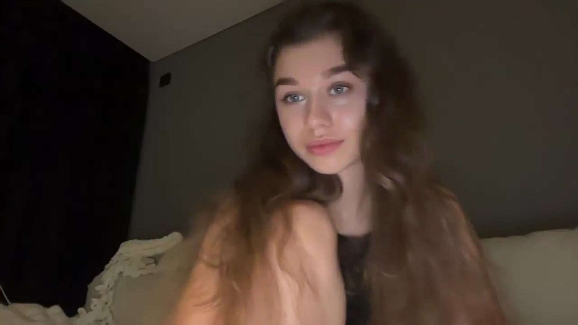 Gallery image thumbnail from JewelReigns's myfreecams stream on, 11/22/2025, 18:20 image 8 of 20