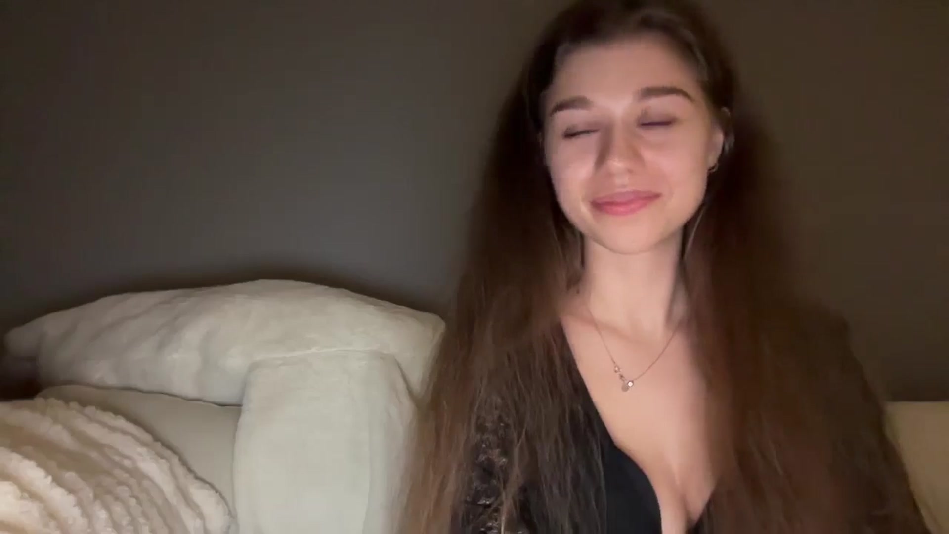 Gallery image thumbnail from JewelReigns's myfreecams stream on, 12/02/2025, 21:26 image 16 of 20