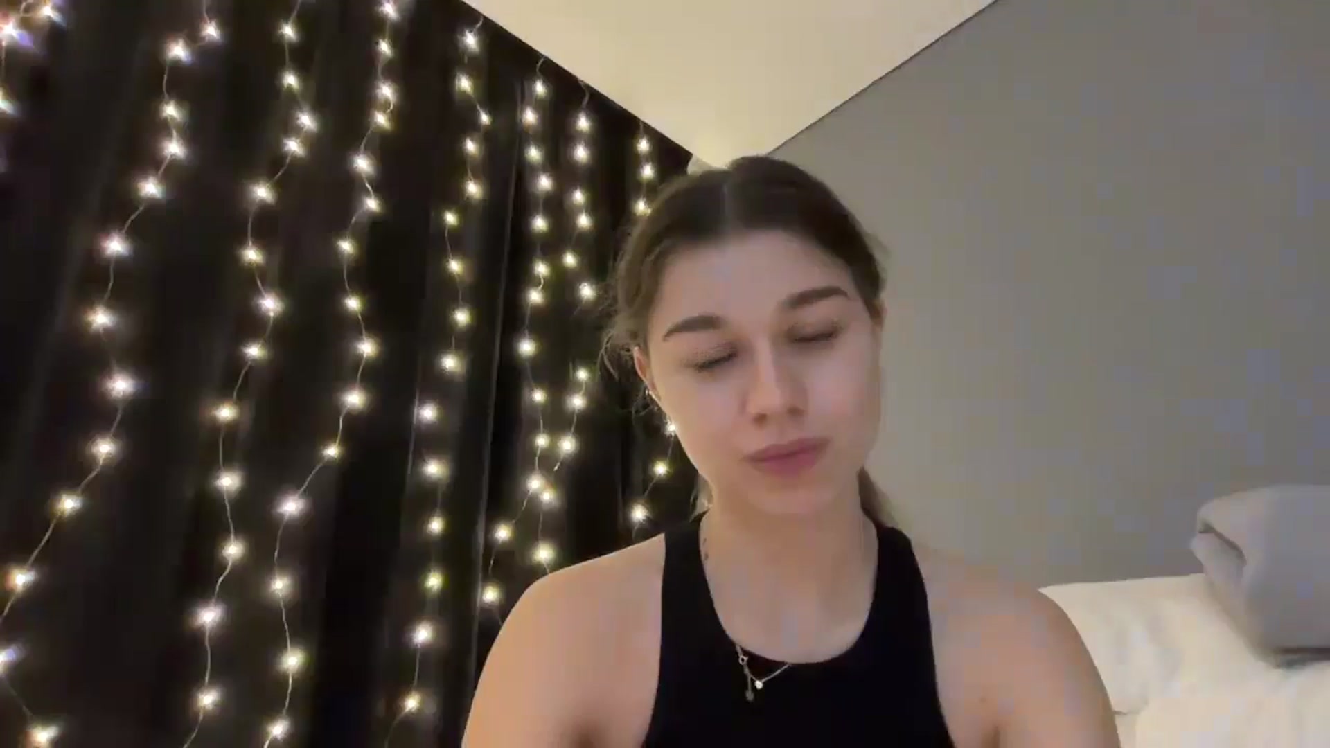 Gallery image thumbnail from JewelReigns's myfreecams stream on, 12/15/2025, 19:40 image 18 of 20