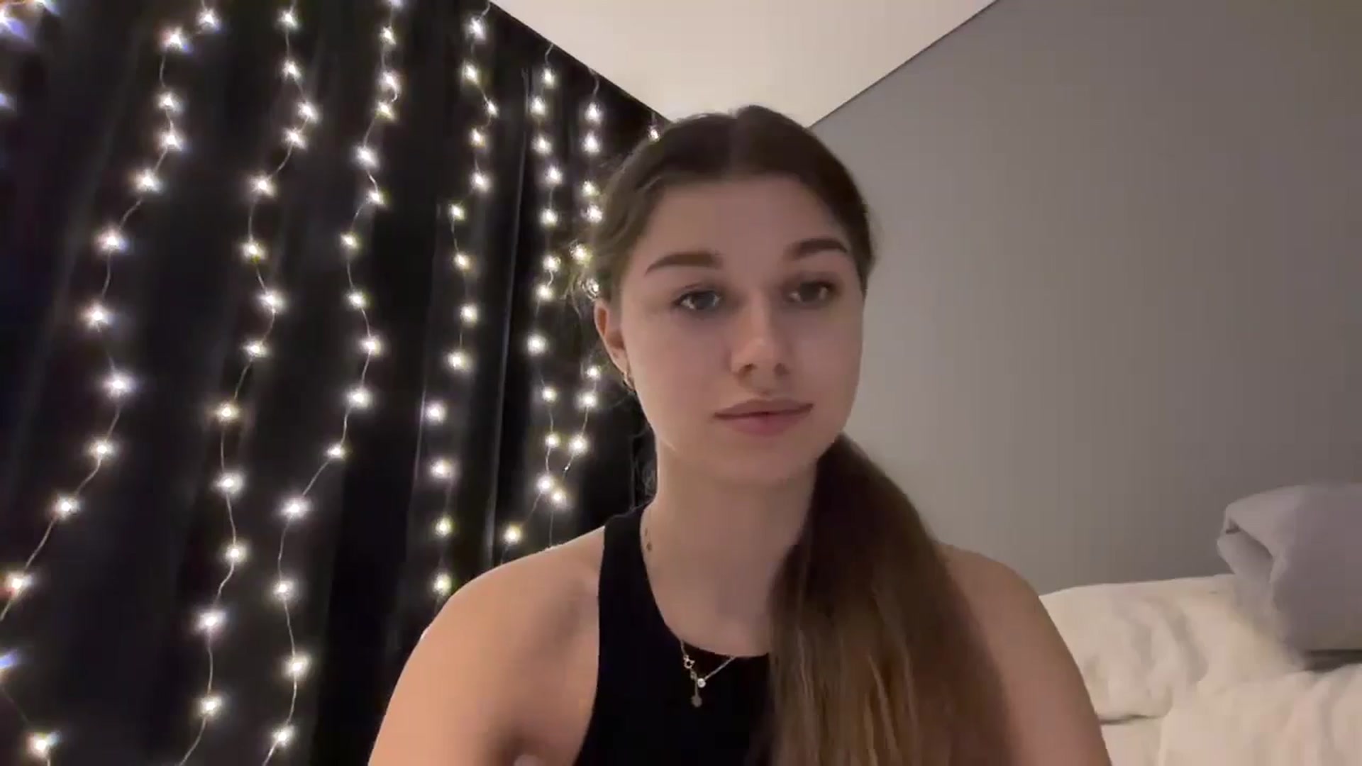 Gallery image thumbnail from JewelReigns's myfreecams stream on, 12/15/2025, 19:40 image 20 of 20