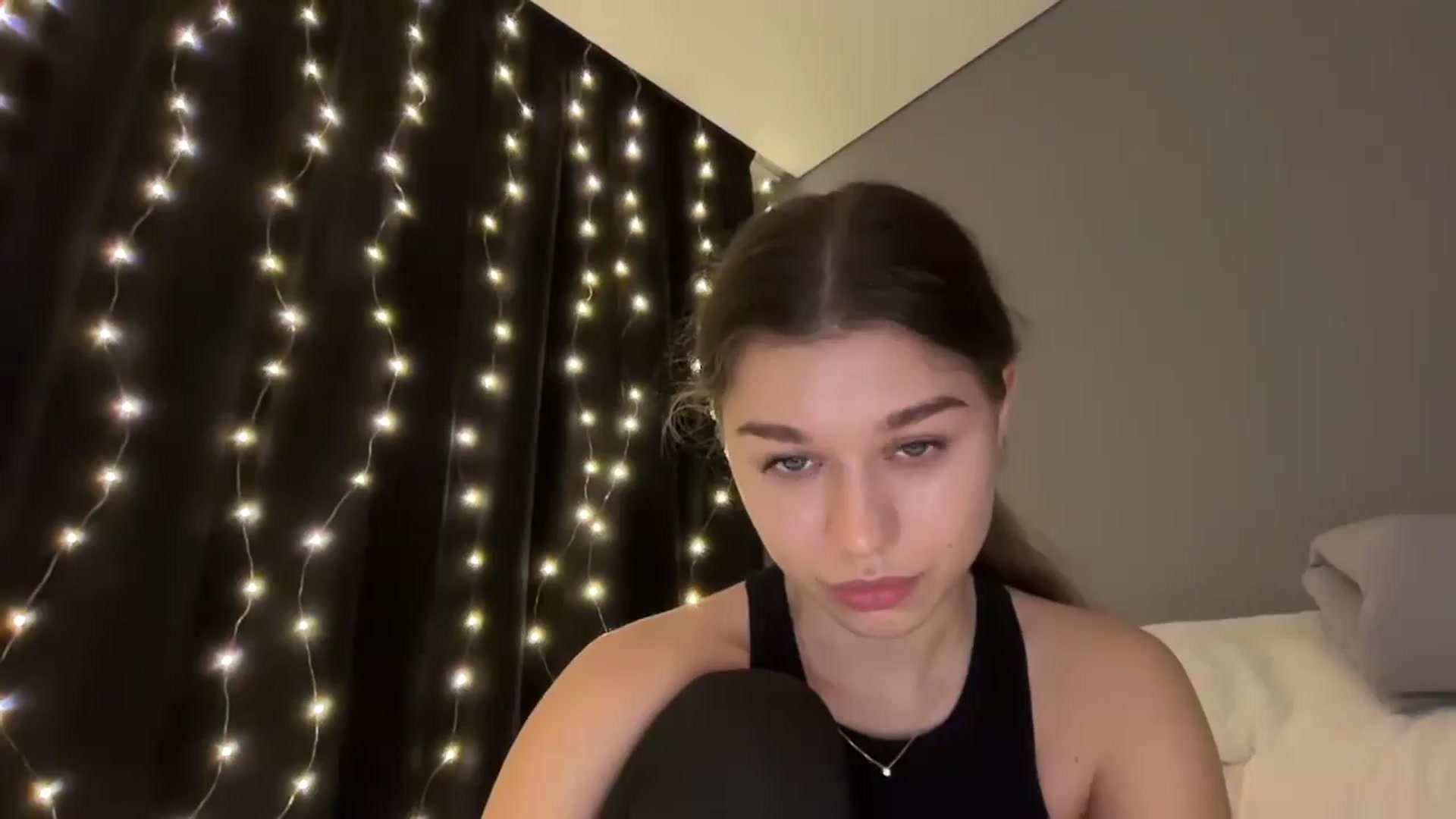 Gallery image thumbnail from JewelReigns's myfreecams stream on, 12/15/2025, 19:40 image 10 of 20