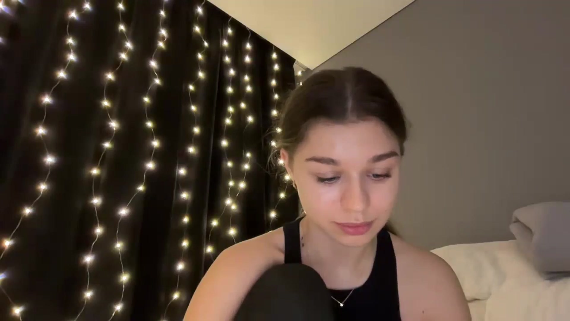 Gallery image thumbnail from JewelReigns's myfreecams stream on, 12/15/2025, 19:40 image 6 of 20