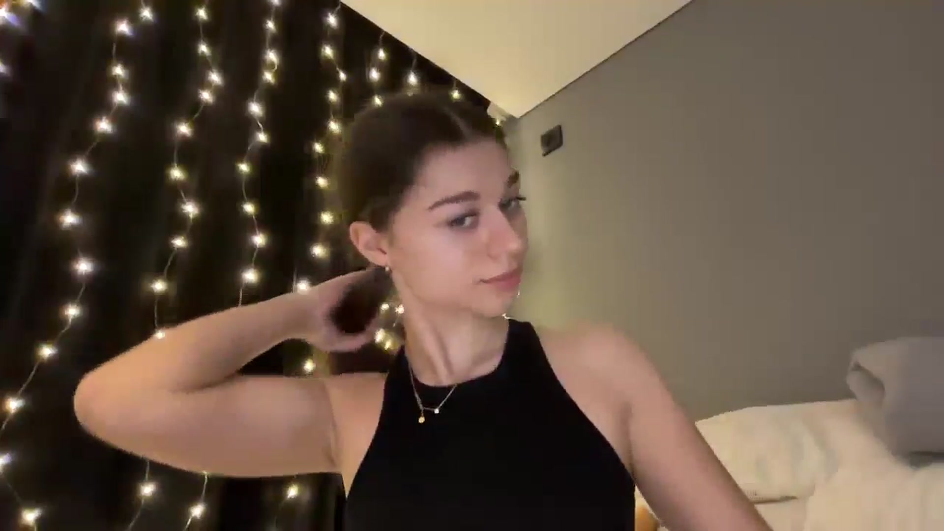 Gallery image thumbnail from JewelReigns's myfreecams stream on, 12/15/2025, 19:40 image 11 of 20