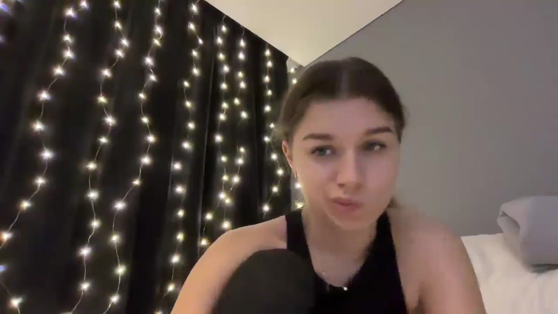 Gallery image thumbnail from JewelReigns's myfreecams stream on, 12/15/2025, 19:40 image 14 of 20