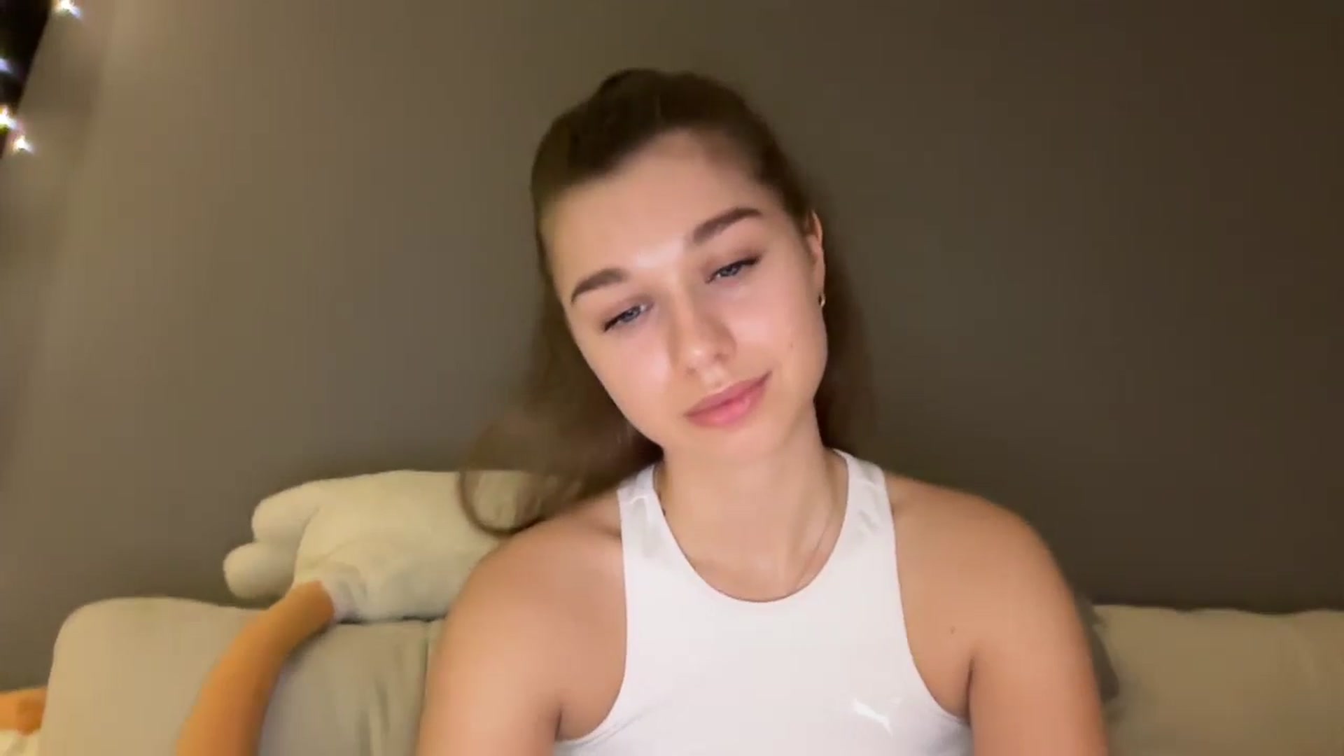 Gallery image thumbnail from JewelReigns's myfreecams stream on, 12/16/2025, 18:21 image 5 of 20