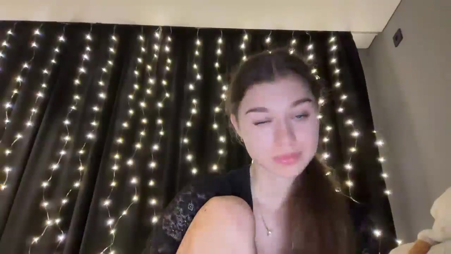 Gallery image thumbnail from JewelReigns's myfreecams stream on, 12/17/2025, 17:19 image 19 of 20