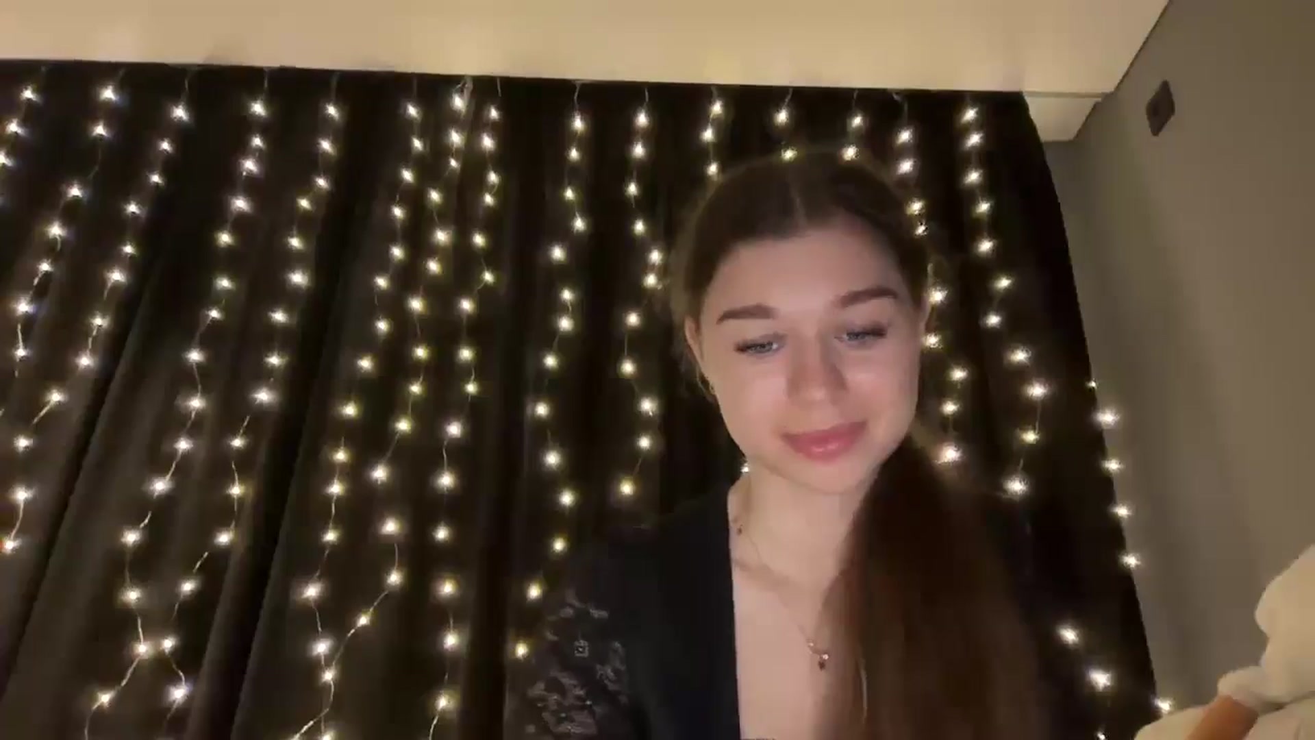 Gallery image thumbnail from JewelReigns's myfreecams stream on, 12/17/2025, 17:19 image 10 of 20