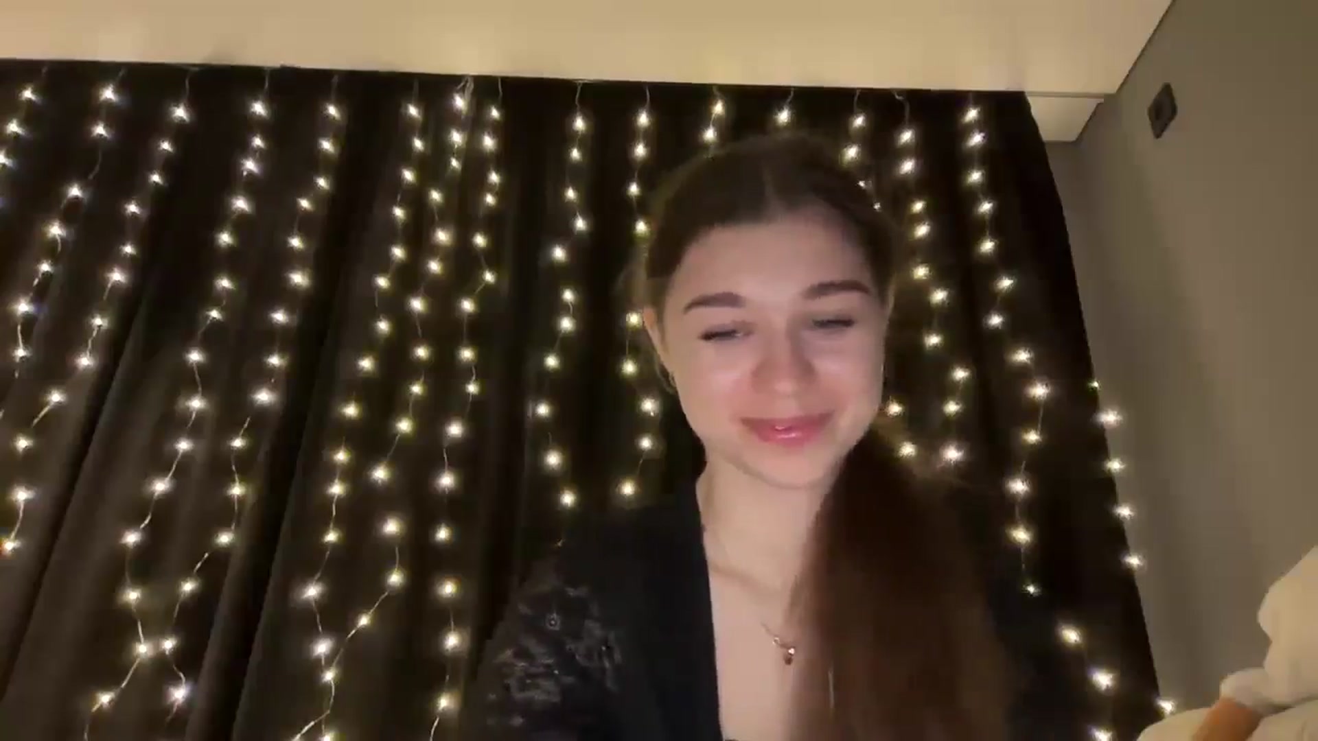 Gallery image thumbnail from JewelReigns's myfreecams stream on, 12/17/2025, 17:19 image 6 of 20