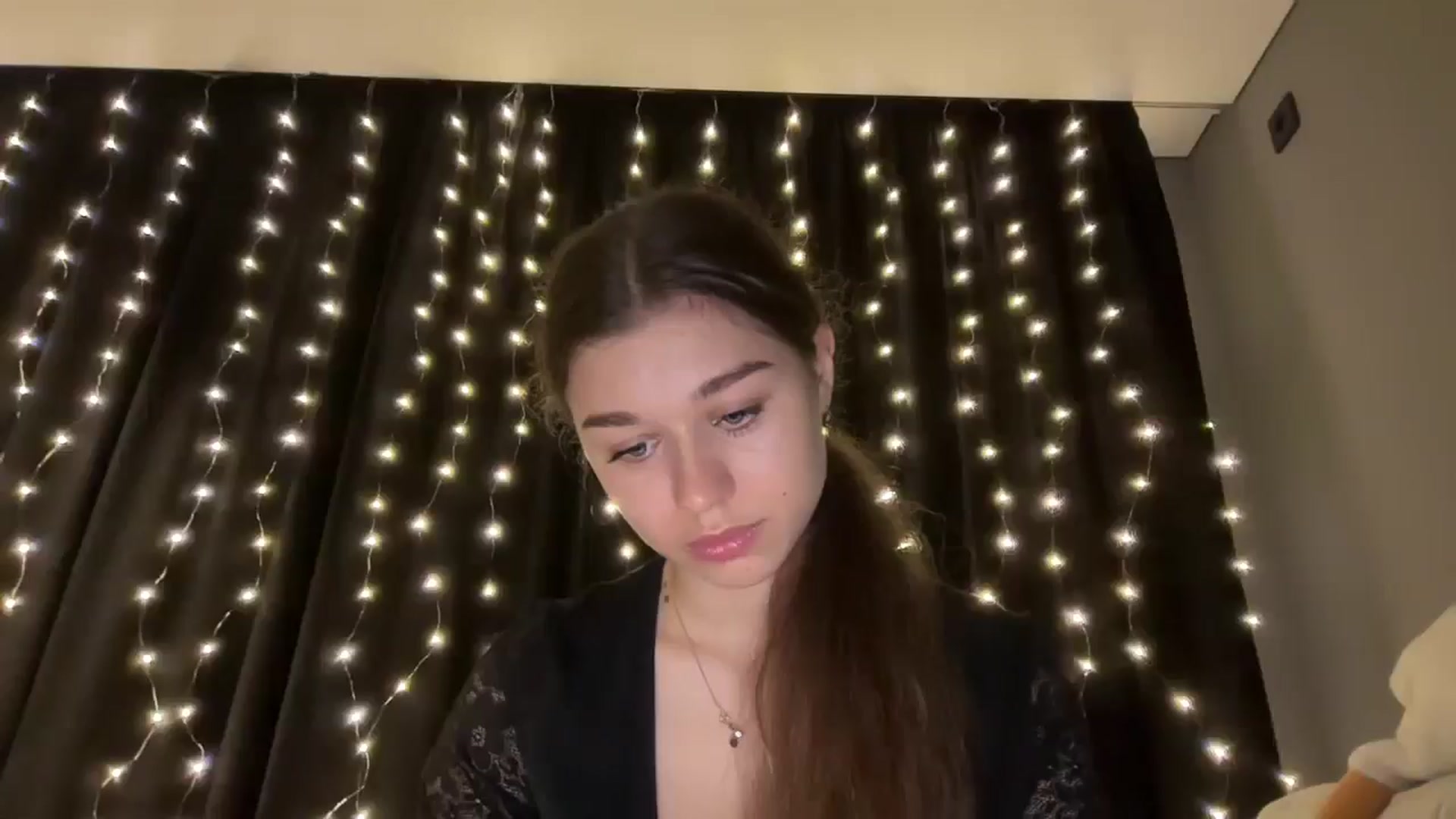 Gallery image thumbnail from JewelReigns's myfreecams stream on, 12/17/2025, 17:19 image 16 of 20