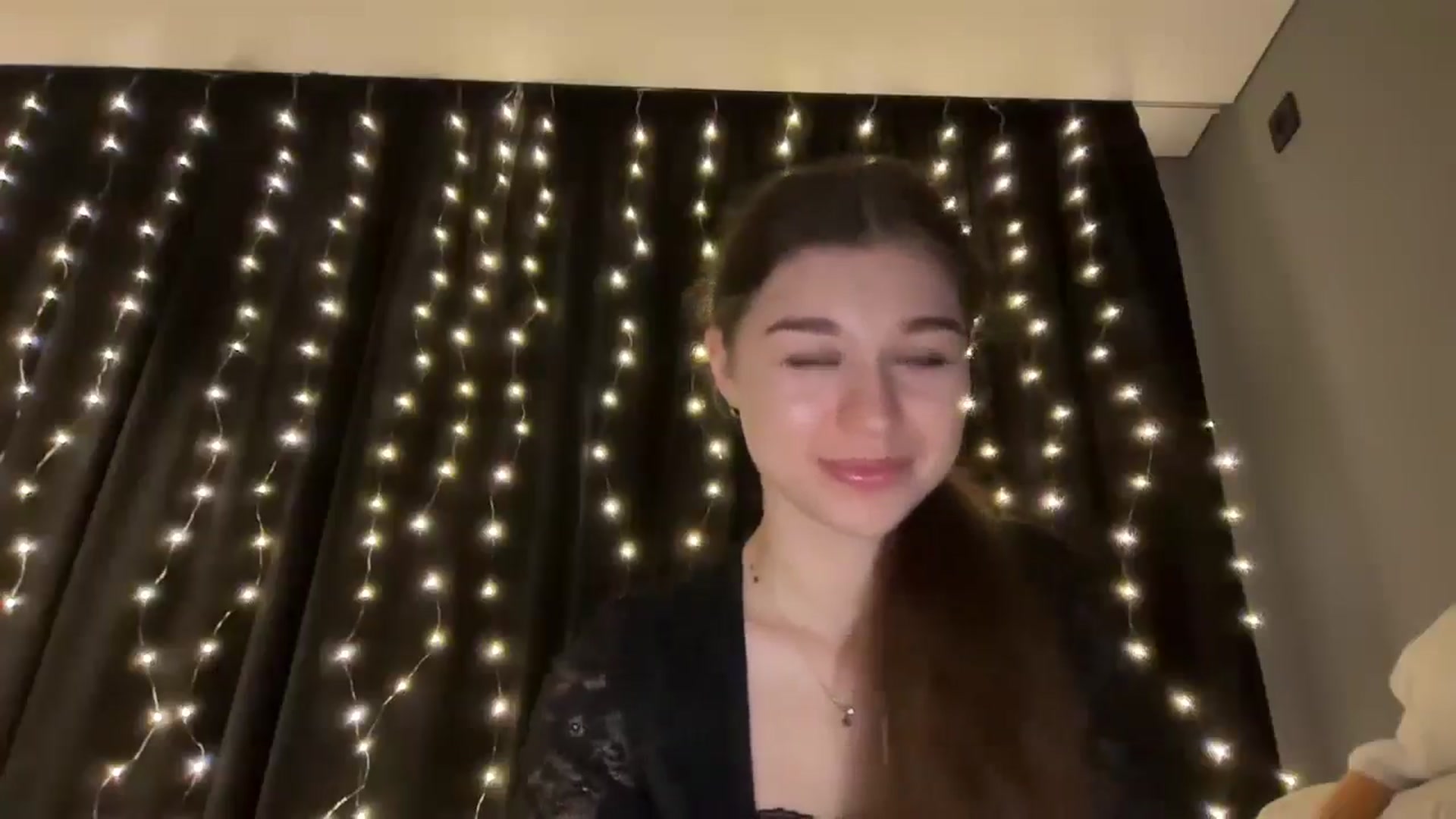 Gallery image thumbnail from JewelReigns's myfreecams stream on, 12/17/2025, 17:19 image 9 of 20