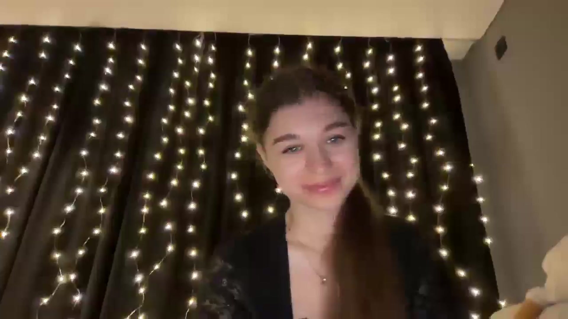 Gallery image thumbnail from JewelReigns's myfreecams stream on, 12/17/2025, 17:19 image 13 of 20