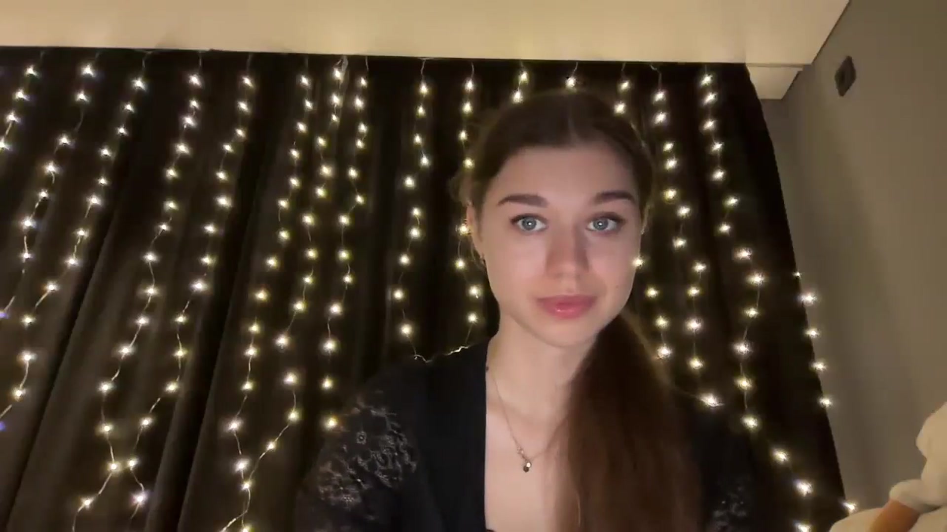 Gallery image thumbnail from JewelReigns's myfreecams stream on, 12/17/2025, 17:19 image 3 of 20