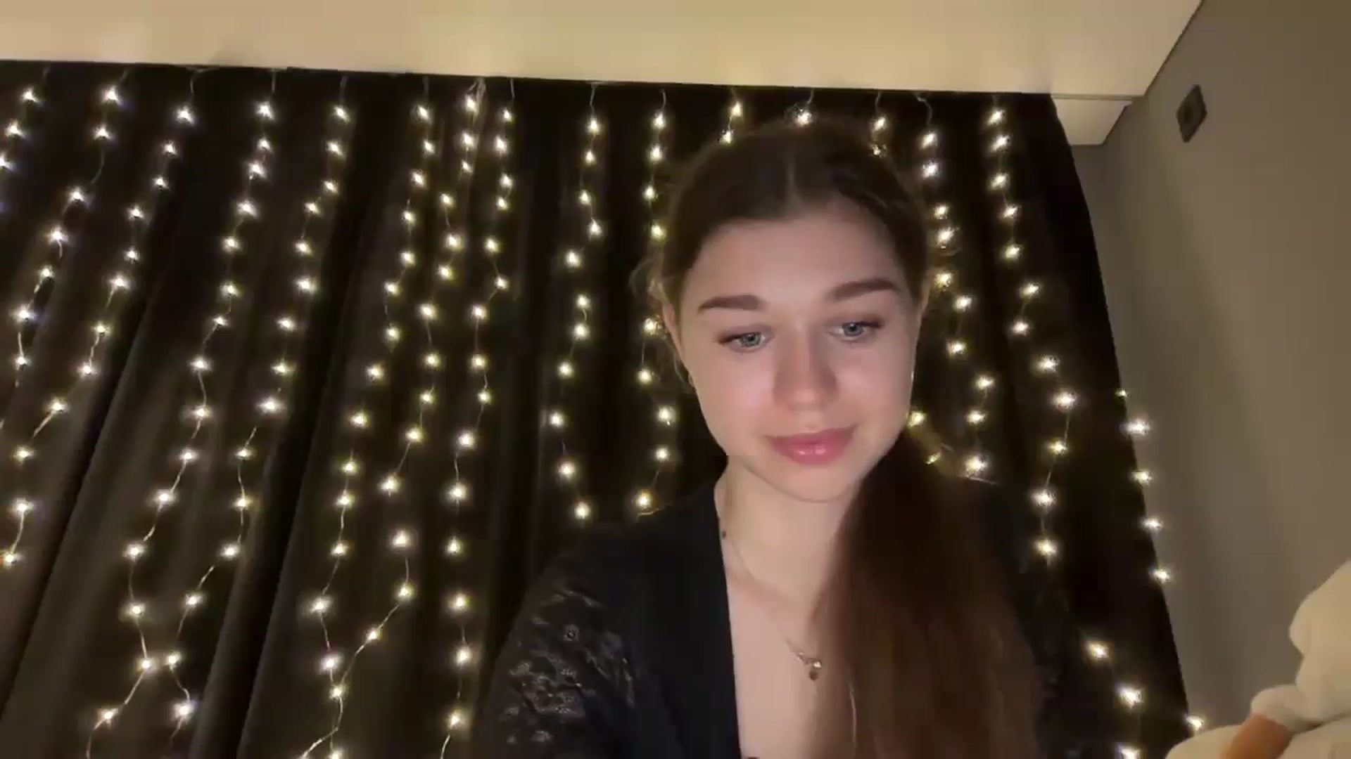 Gallery image thumbnail from JewelReigns's myfreecams stream on, 12/17/2025, 17:19 image 7 of 20
