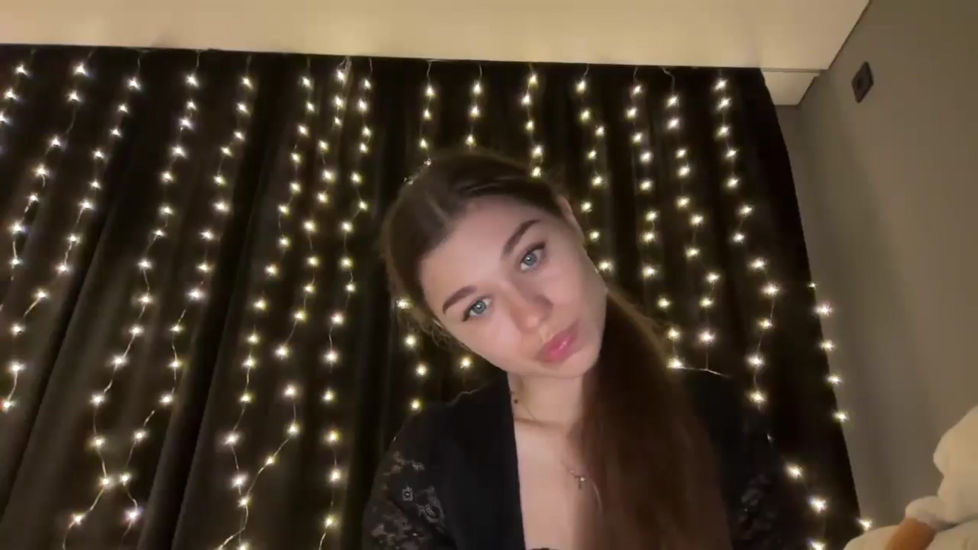 Gallery image thumbnail from JewelReigns's myfreecams stream on, 12/17/2025, 17:19 image 14 of 20