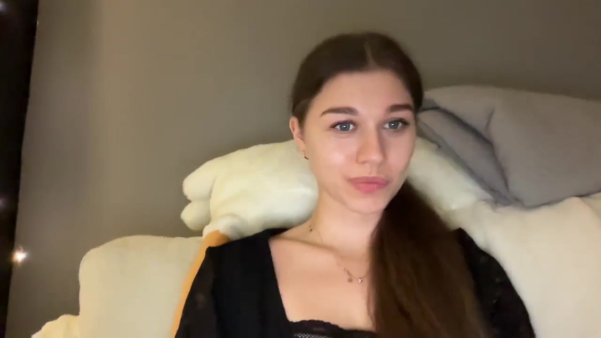 Gallery image thumbnail from JewelReigns's myfreecams stream on, 12/17/2025, 23:00 image 15 of 20