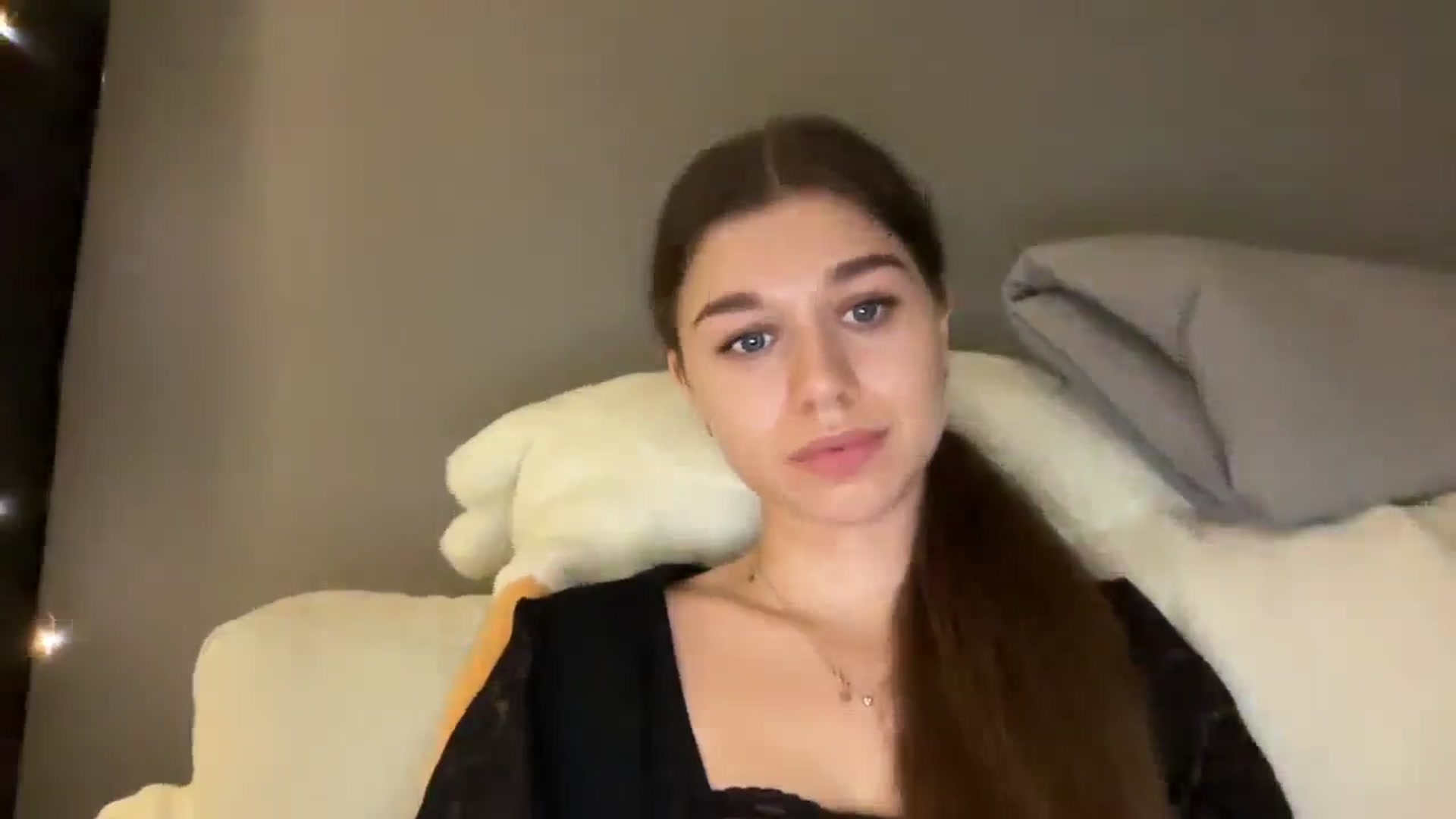 Gallery image thumbnail from JewelReigns's myfreecams stream on, 12/17/2025, 23:00 image 12 of 20