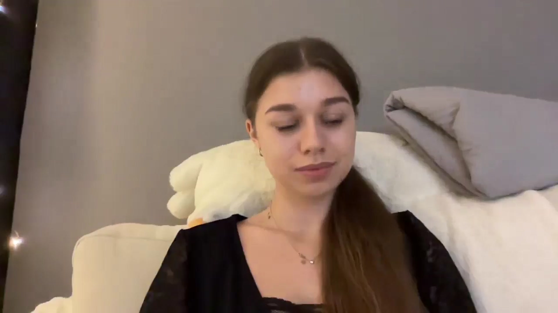 Gallery image thumbnail from JewelReigns's myfreecams stream on, 12/17/2025, 23:00 image 6 of 20
