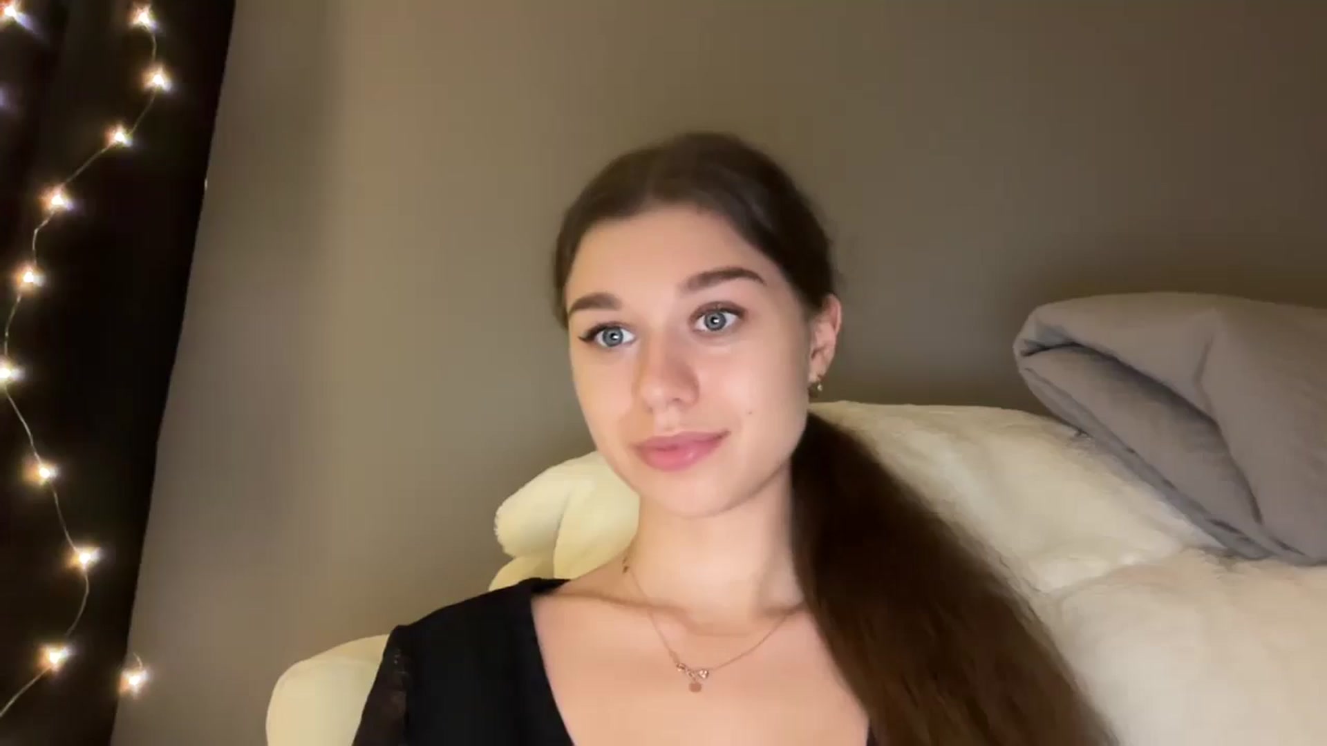 Gallery image thumbnail from JewelReigns's myfreecams stream on, 12/17/2025, 23:00 image 19 of 20