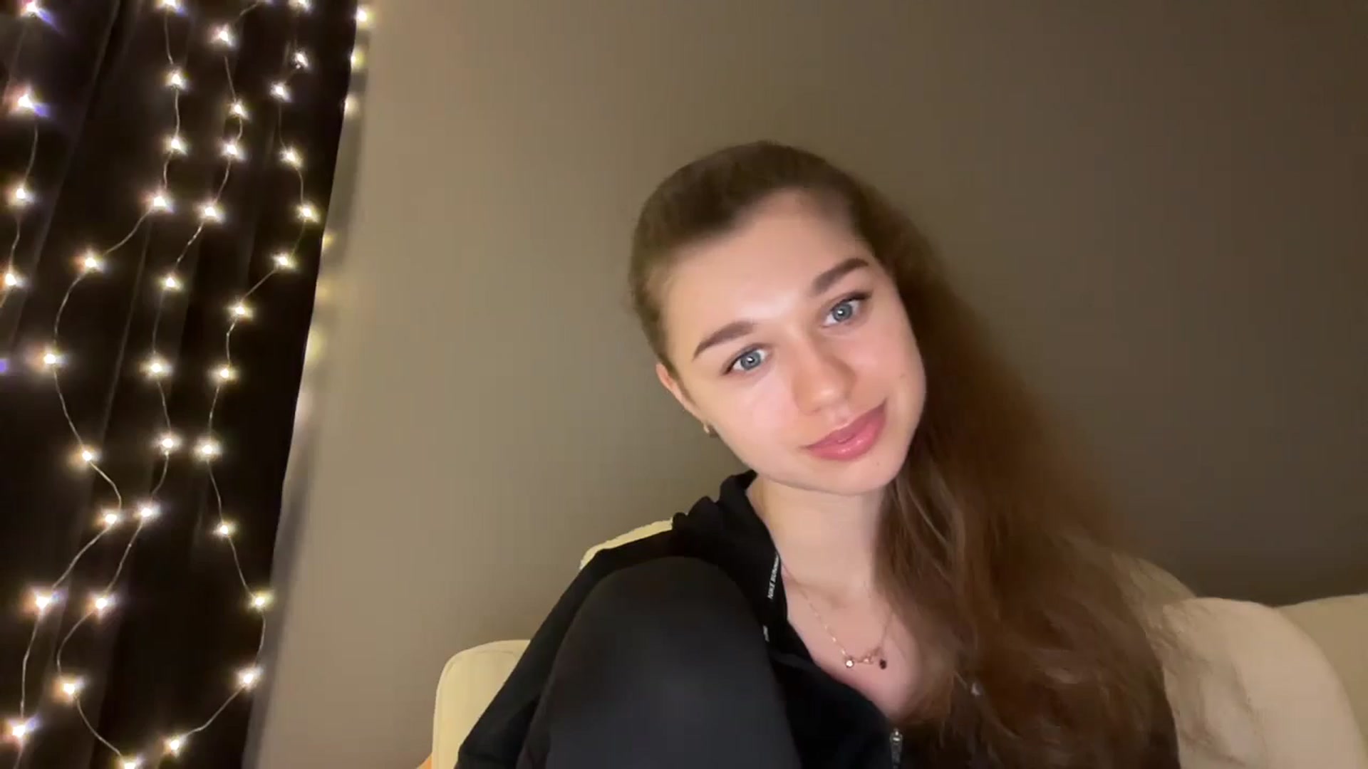 Gallery image thumbnail from JewelReigns's myfreecams stream on, 12/19/2025, 17:36 image 3 of 20