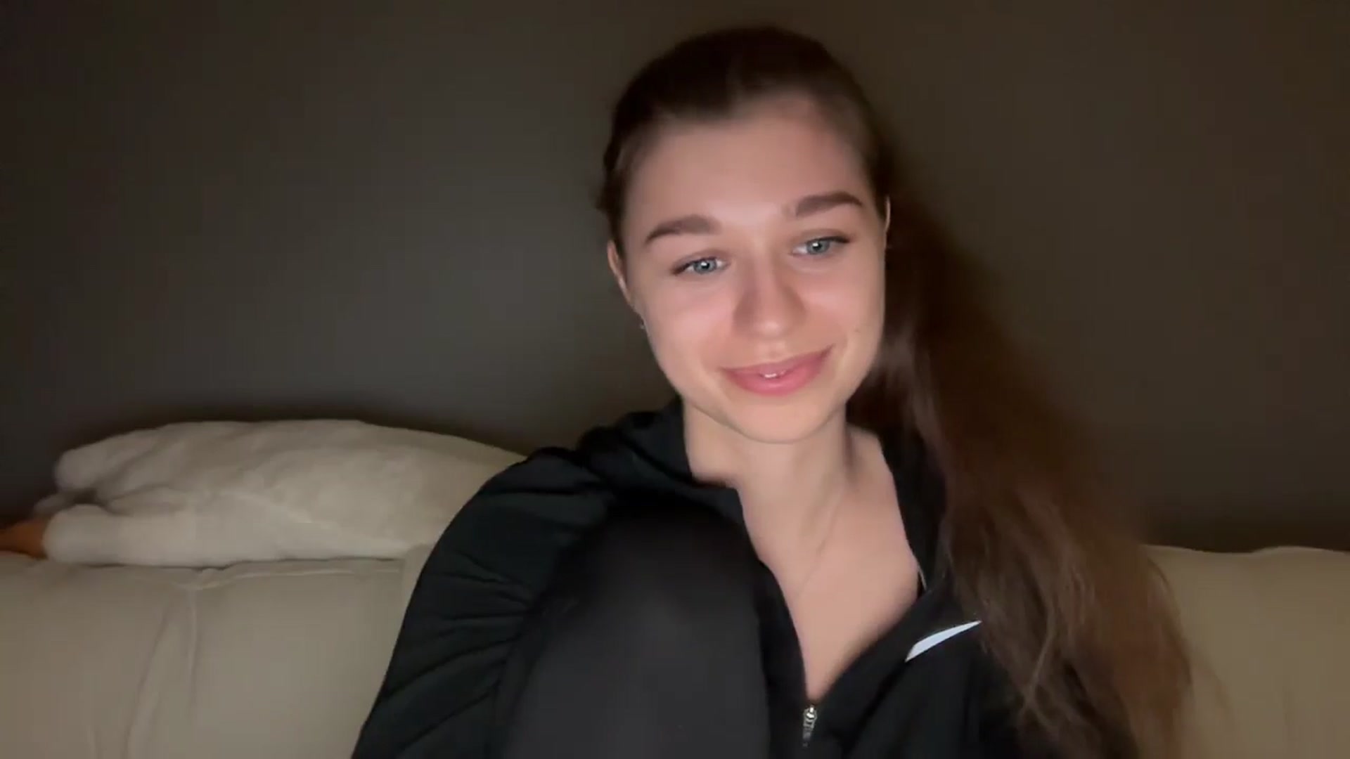 Gallery image thumbnail from JewelReigns's myfreecams stream on, 12/19/2025, 22:04 image 14 of 20