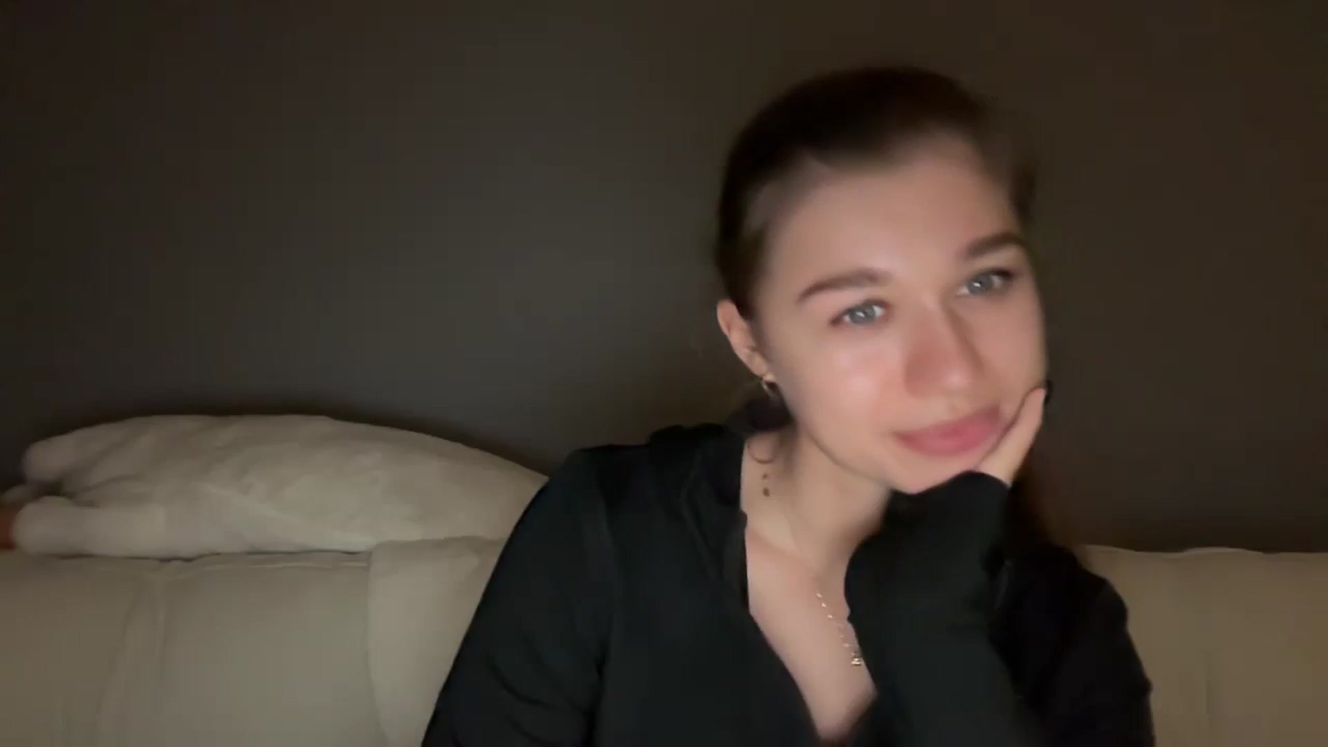 Gallery image thumbnail from JewelReigns's myfreecams stream on, 12/19/2025, 22:04 image 17 of 20