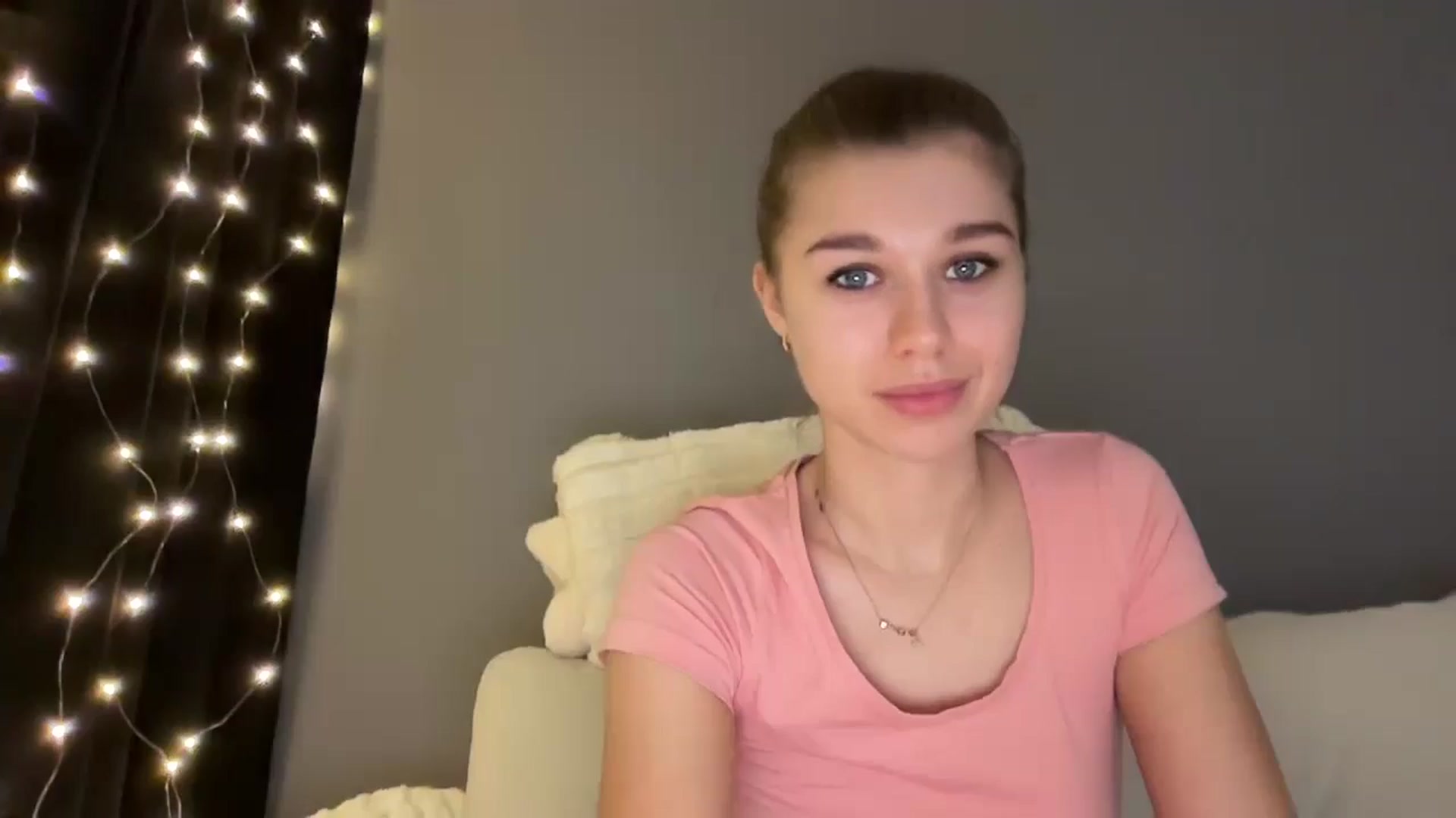 Gallery image thumbnail from JewelReigns's myfreecams stream on, 12/20/2025, 17:55 image 8 of 20