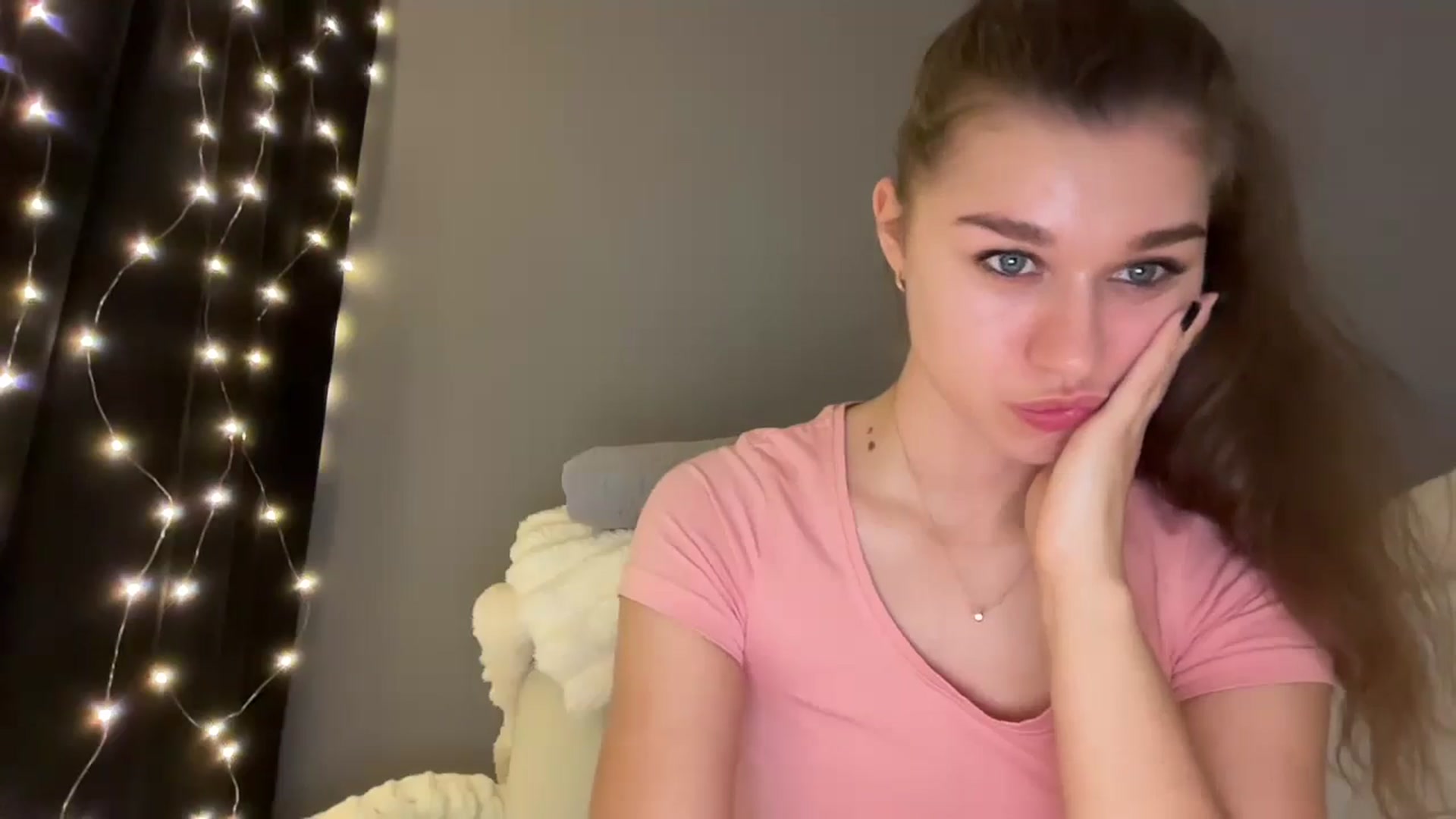 Gallery image thumbnail from JewelReigns's myfreecams stream on, 12/20/2025, 23:26 image 4 of 20